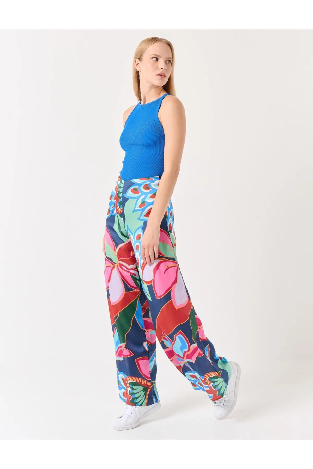 Jimmy Key  Gemischte Hose aus geblümtem Satin mit hoher Taille und weitem Bein
