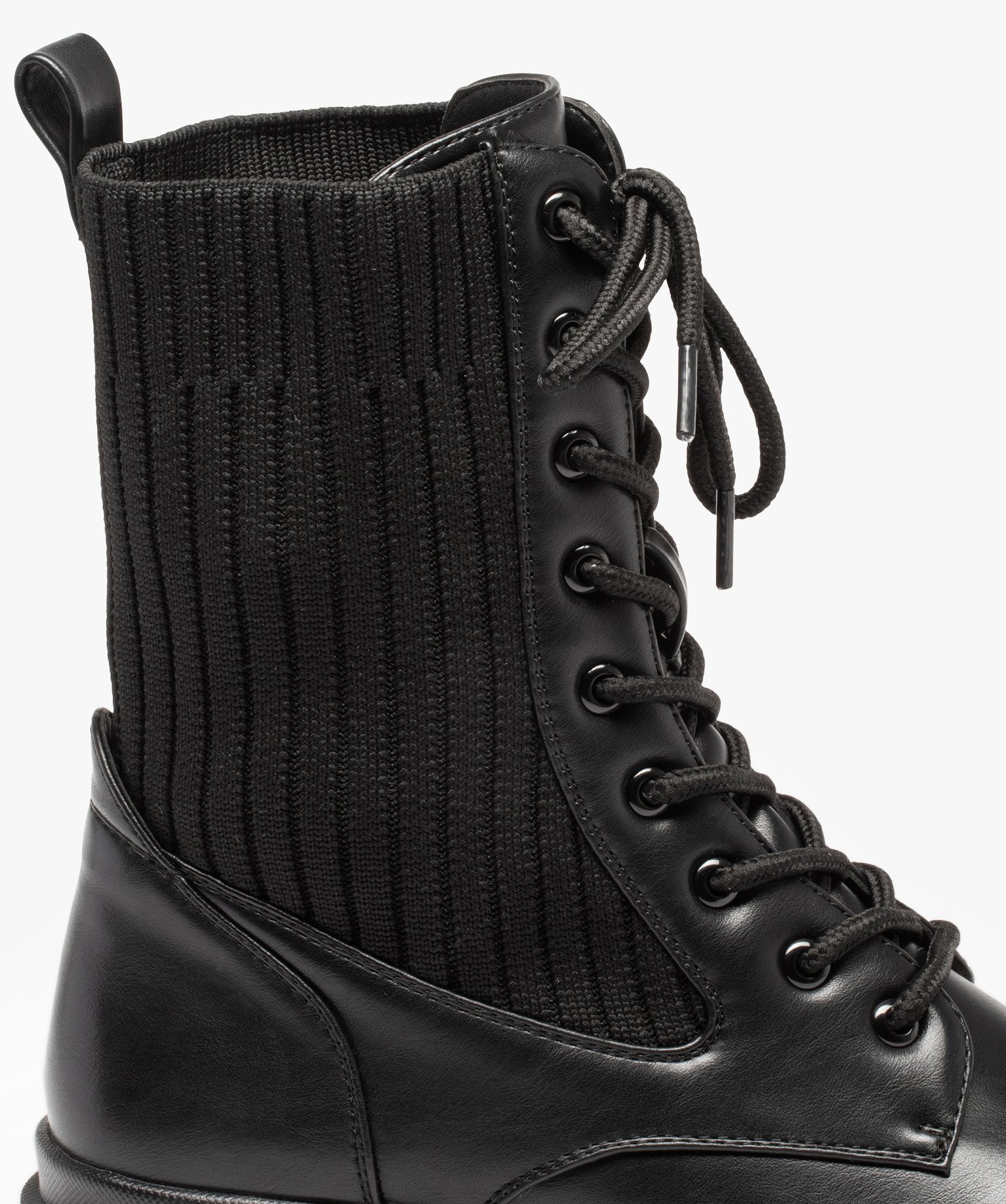 Bottines femme à semelle crantée et col chaussette noir | GEMO