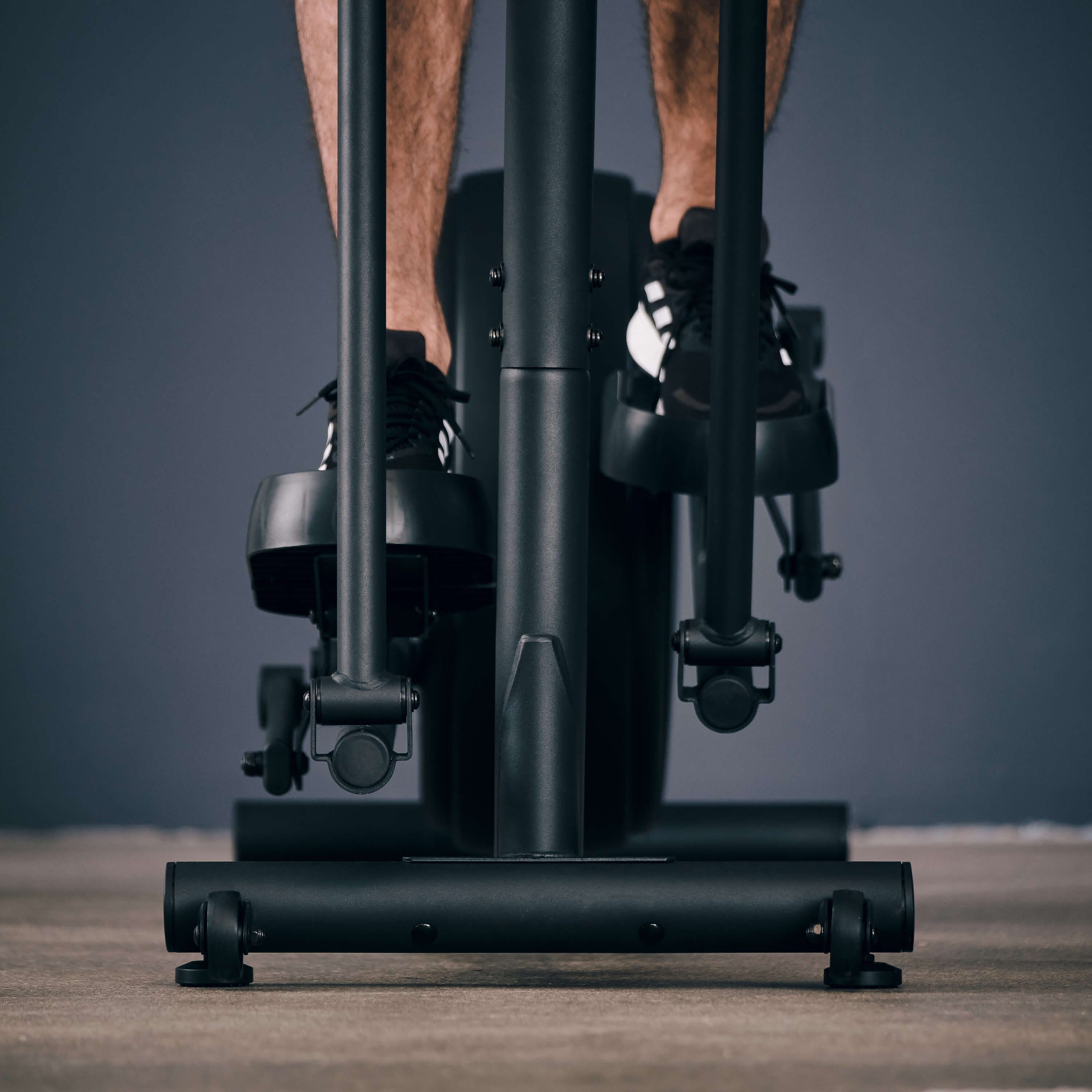 SportPlus Crosstrainer SP-ET-9910-B-iE, Design Crosstrainer, Magnetbremse, integrierte Herzfrequenz-Messung