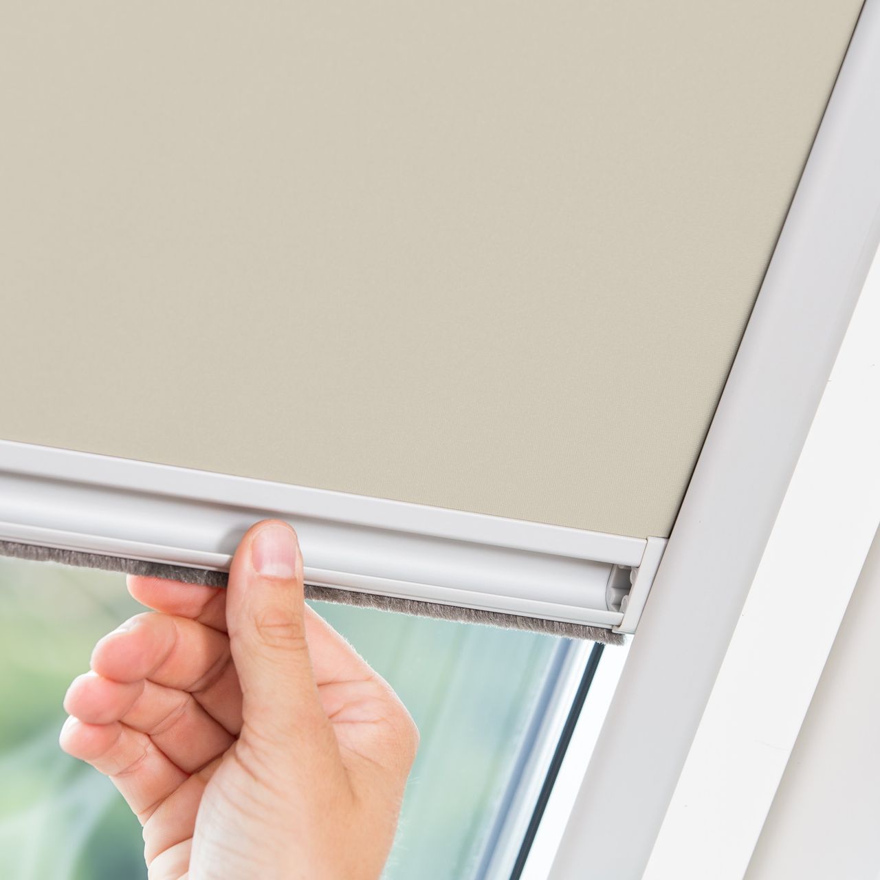 Lichtblick Dachfensterrollo Skylight, Thermo, Verdunkelung - Creme, 61,3 x 94,0 cm (M06) (B x L)