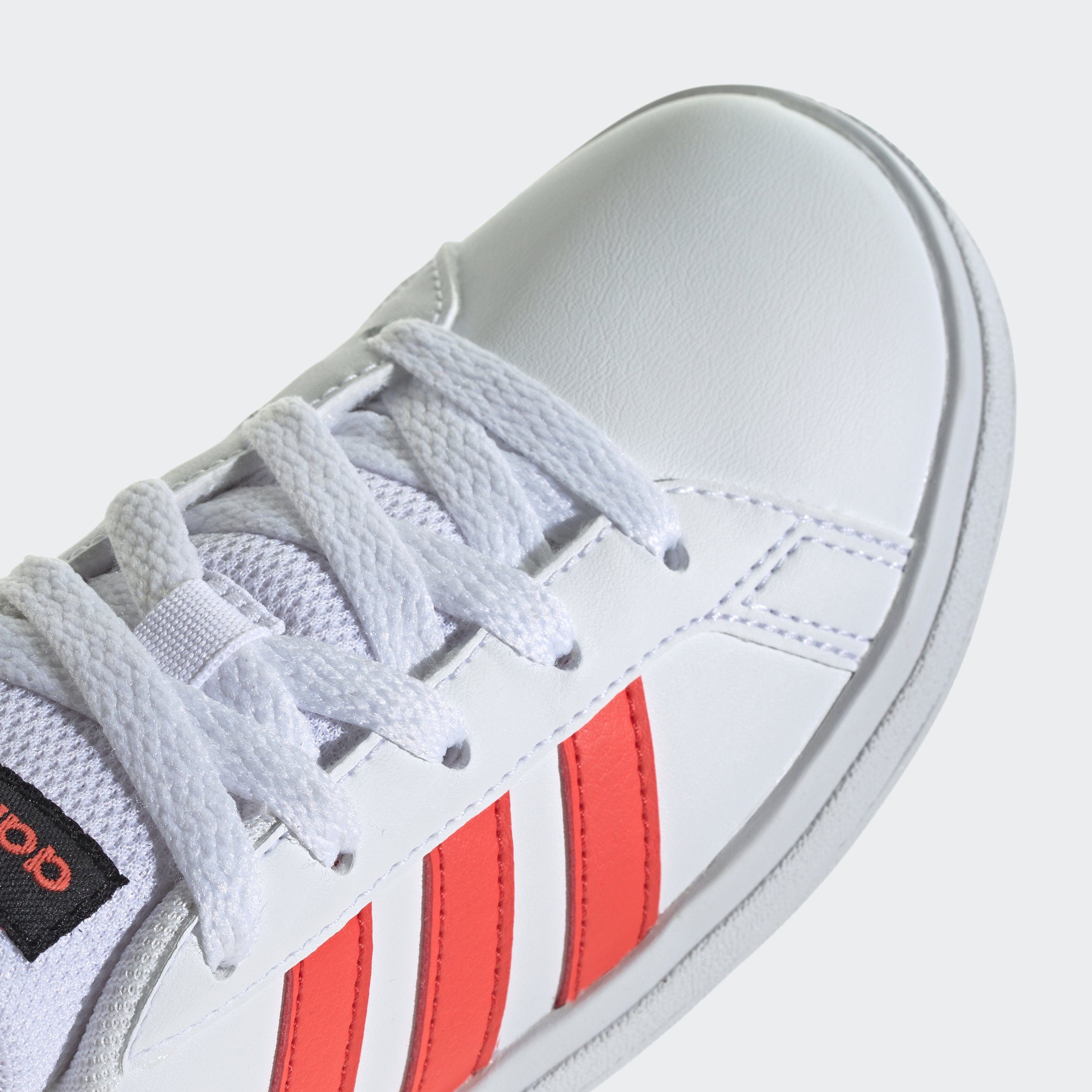 adidas Sportswear GRAND COURT LIFESTYLE TENNIS LACE-UP Sneaker Design auf den Spuren des adidas Superstar
