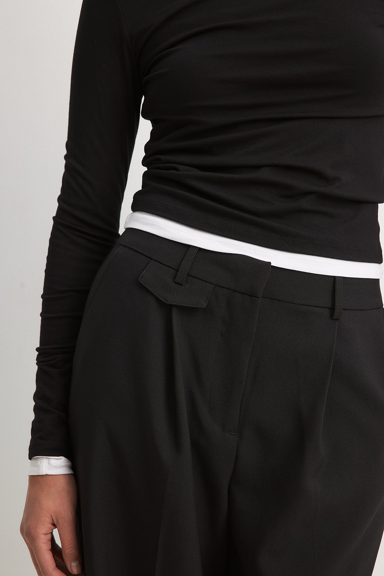 Anzughose mit mittlerer Taille und Fronttaschen