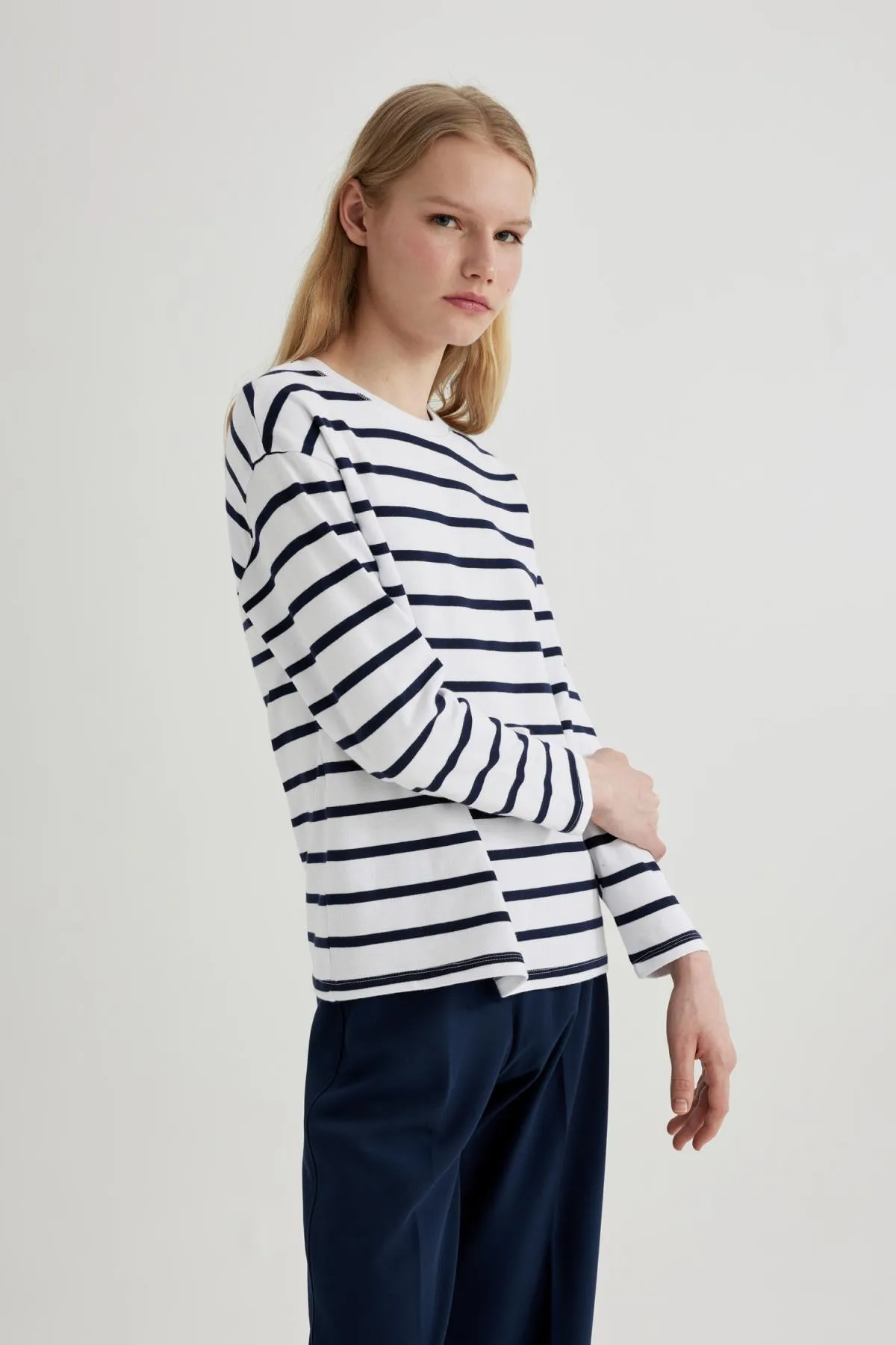 DeFacto  Gestreiftes Langarm-T-Shirt mit normaler Passform C2103ax24sp