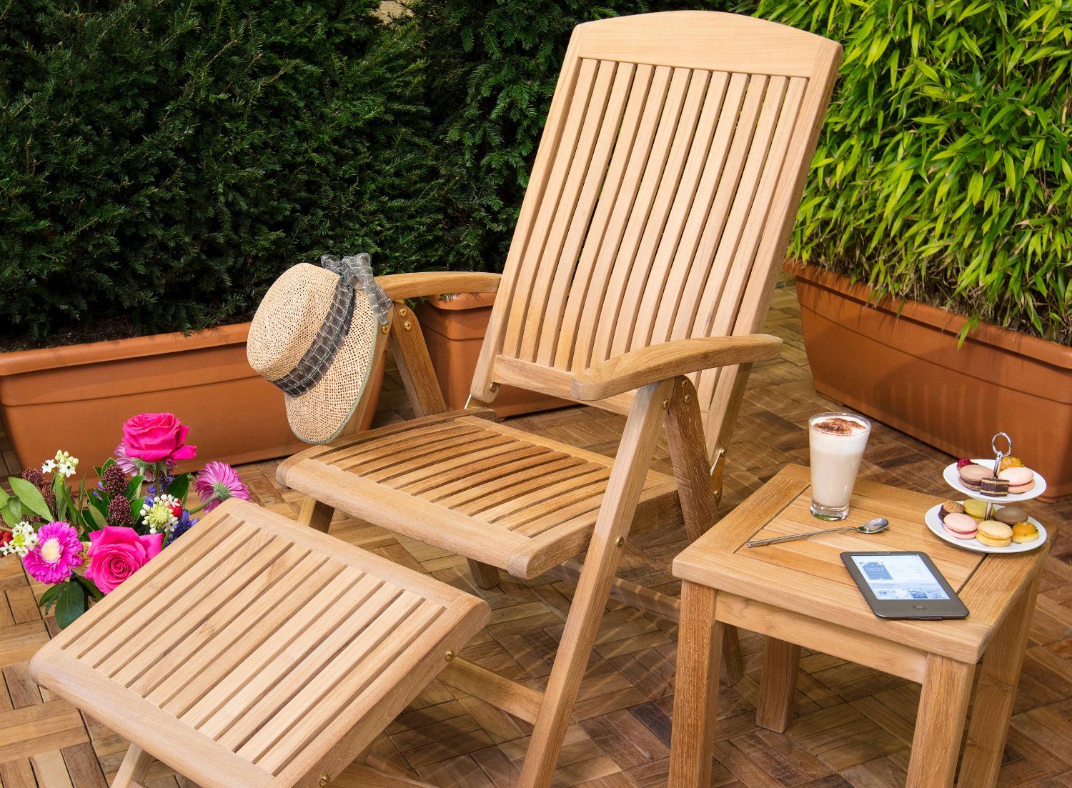 Kai Wiechmann Fußhocker Premium Teak Fußbank 50 x 42 cm als wetterfester Holzhocker, verstellbare und unbehandelte Fußstütze aus Teak