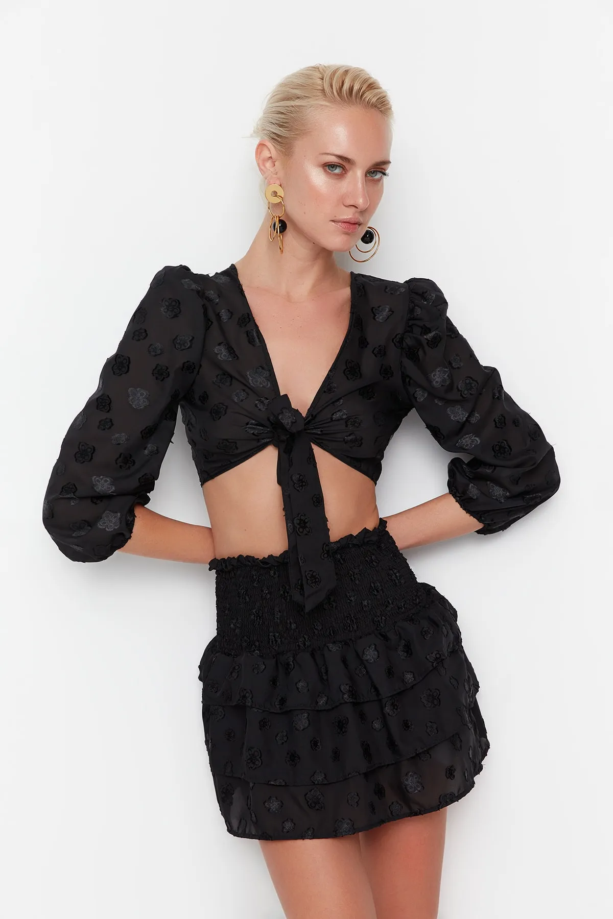 Trendyol Collection  Schwarzes Strandoberteil und -unterteil-Set mit Rüschendetail TBESS20AU0033