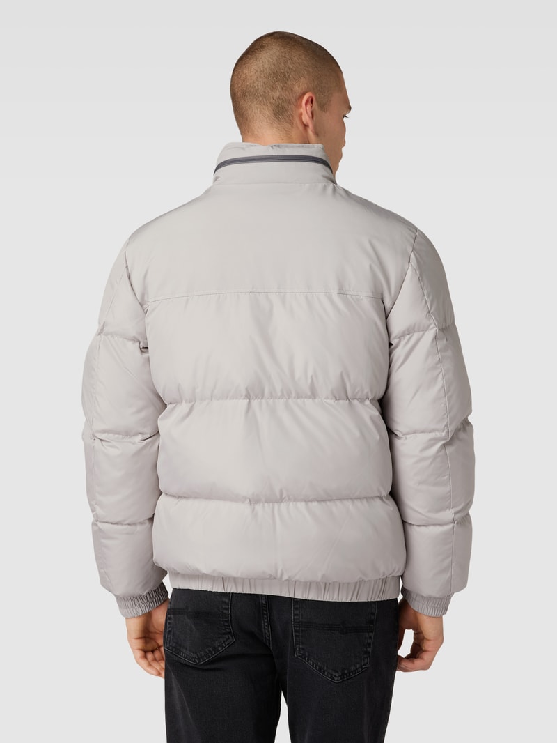 Steppjacke mit Label-Detail in hellgrau