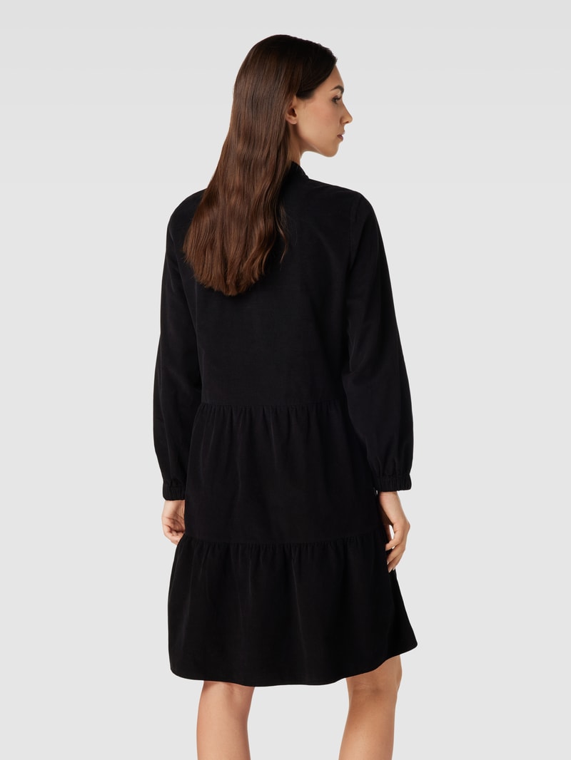 Knielanges Kleid aus Cord im Stufen-Look in schwarz