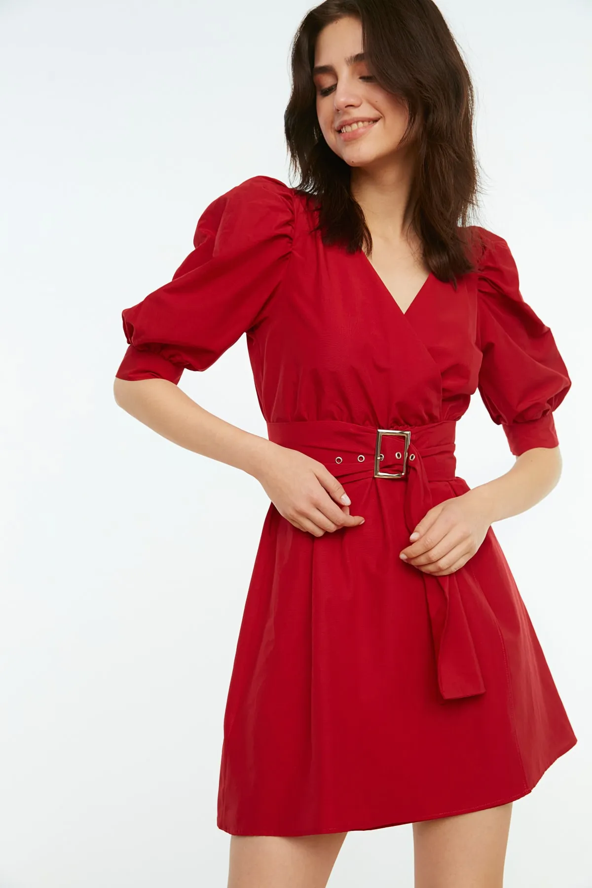 Trendyol Collection  Weinrotes, gewebtes Minikleid mit Gürtel, an der Taille geöffnet TWOSS20EL0619