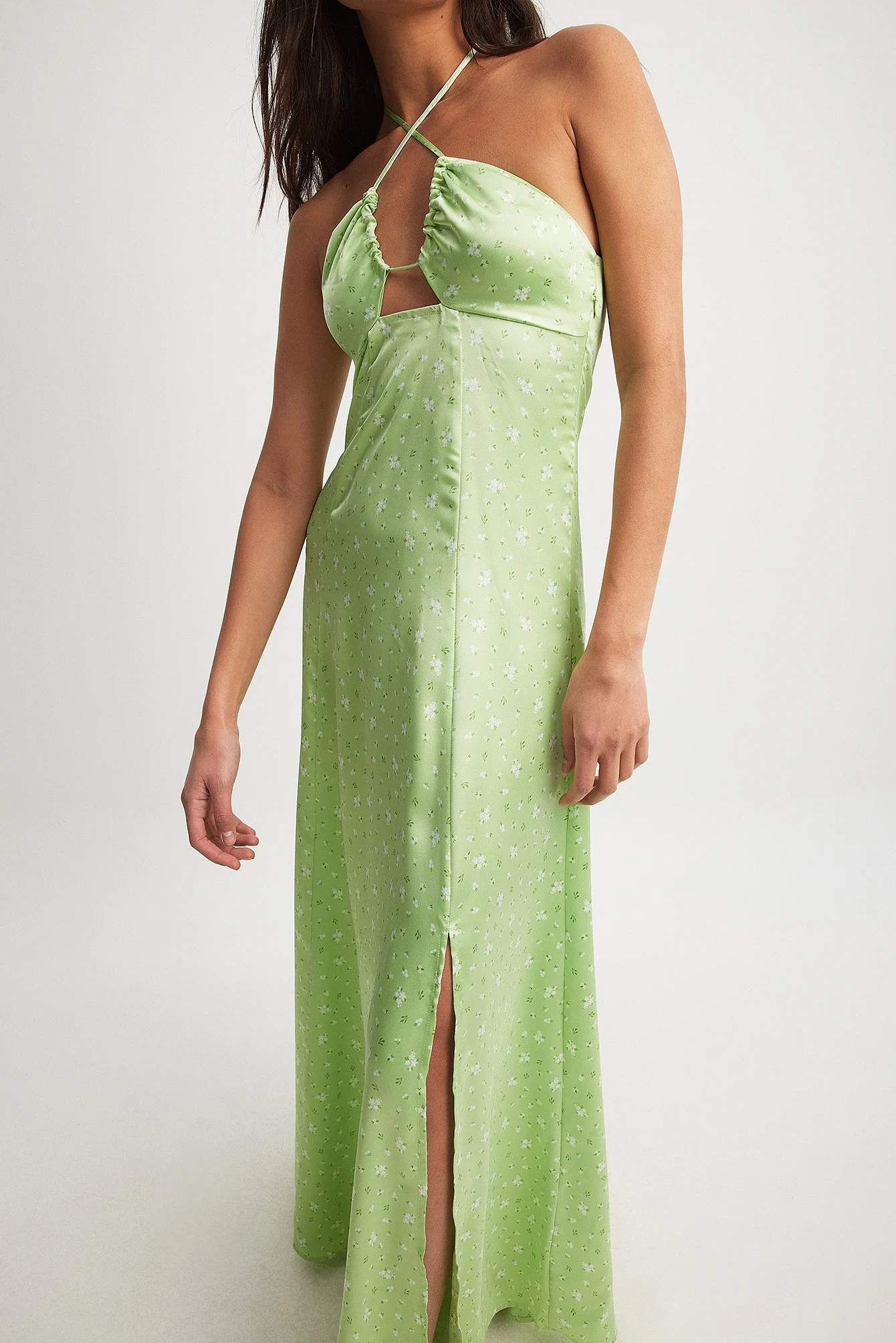 Maxikleid aus Satin mit Cut-outs