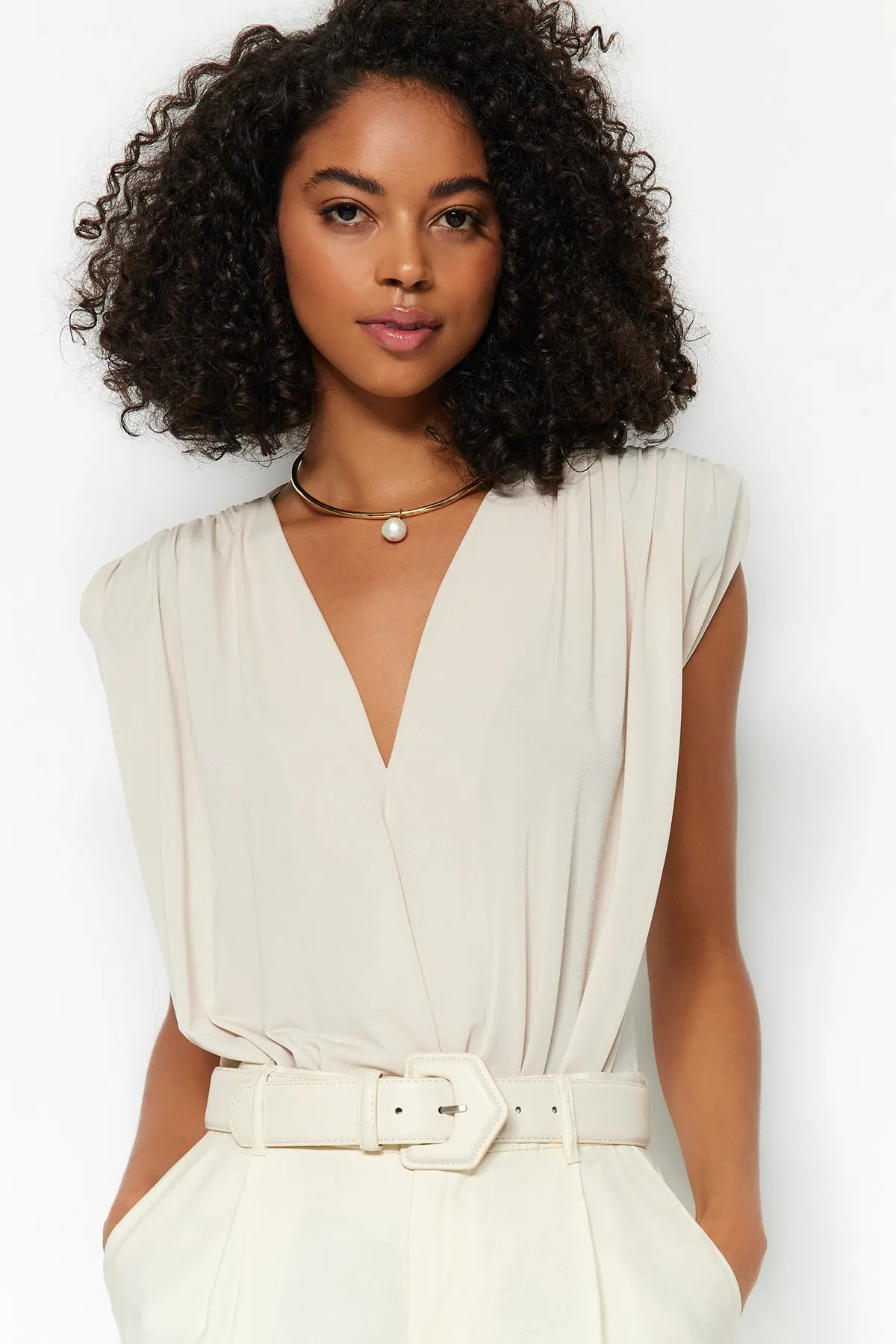 Trendyol Collection  Gepolsterter, zweireihiger Strickbody mit flexiblem Druckknopf, Stein TWOSS23BD00007