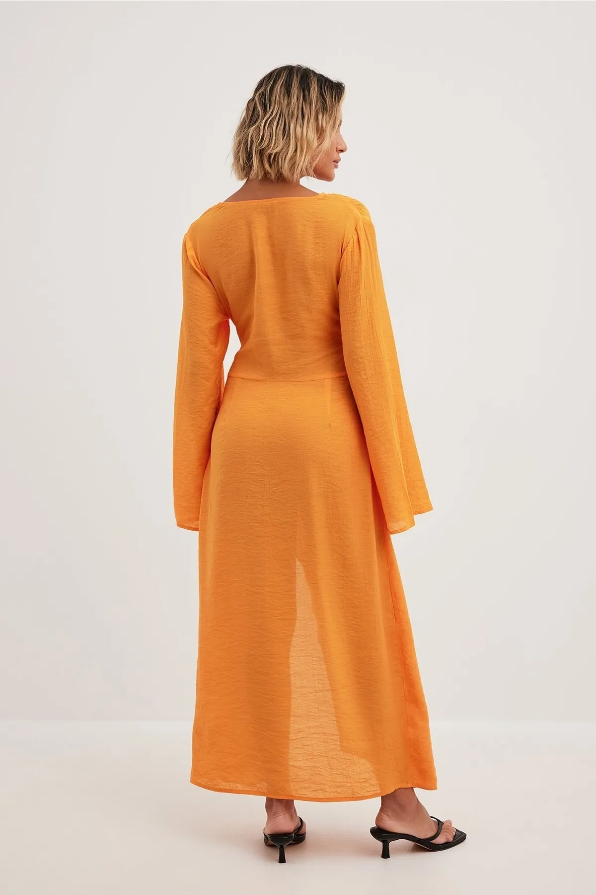 NA-KD  Maxikleid mit Bindegürtel