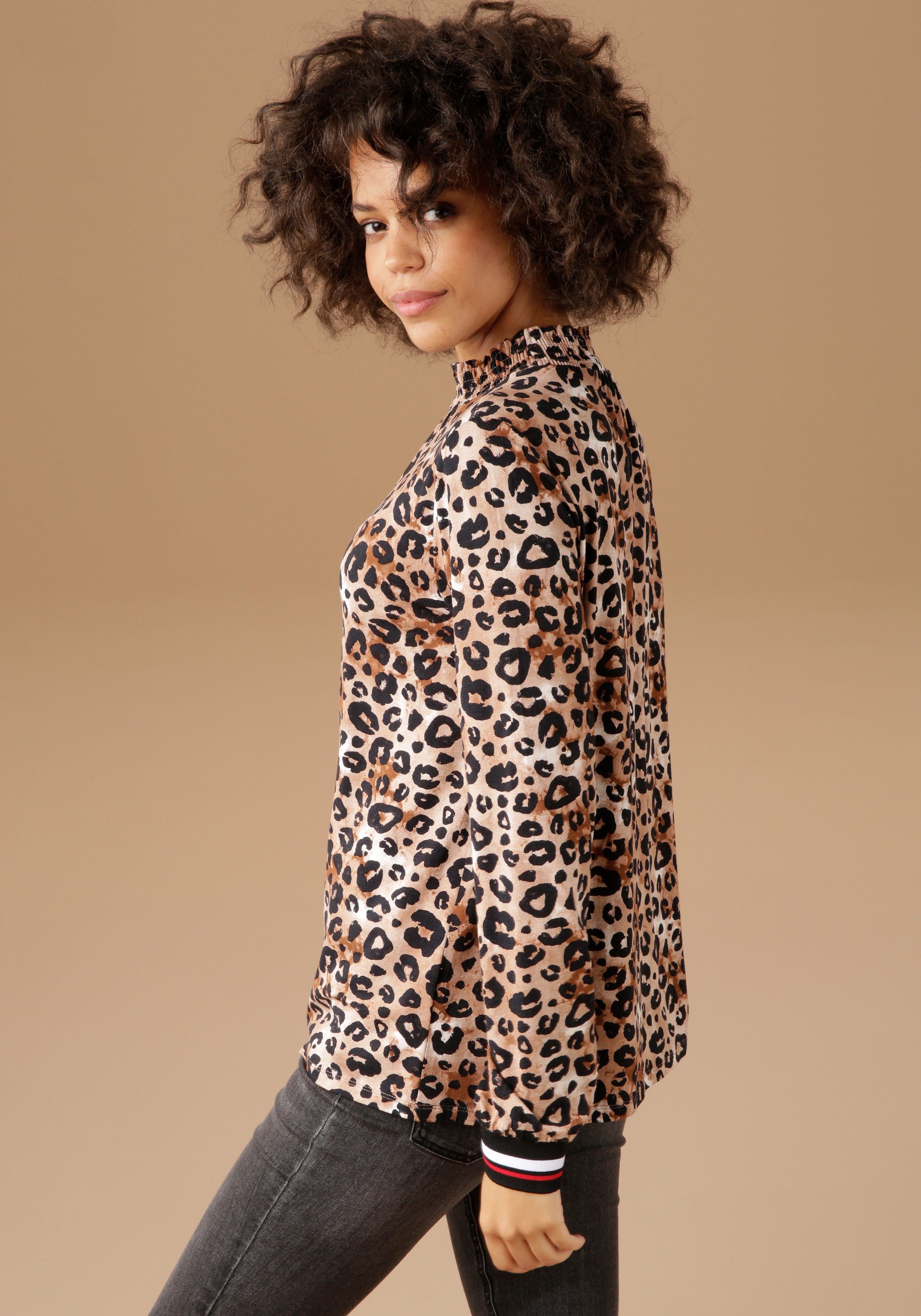 Aniston CASUAL Langarmshirt mit trendigem Animal-Print und gestreiften Bündchen