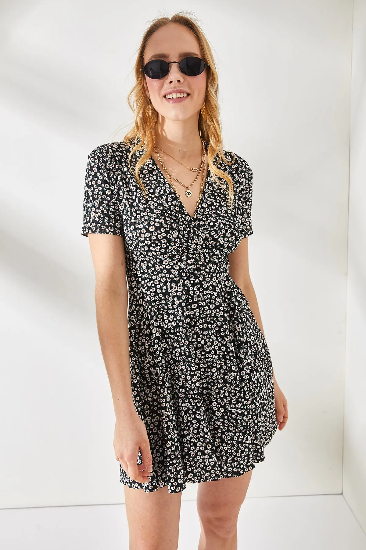 Olalook  Schwarzes, zweireihiges, ausgestelltes Kleid „Little Daisy“ für Damen ELB-19001846