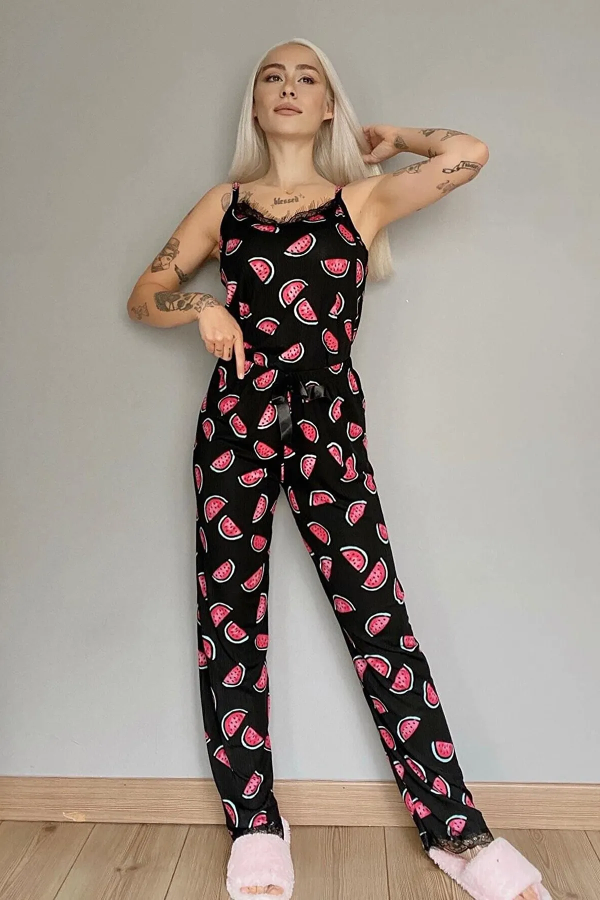Pijamaevi  Gestricktes Pyjama-Set für Damen mit Wassermelonen-Aufdruck, Spitze und Riemen