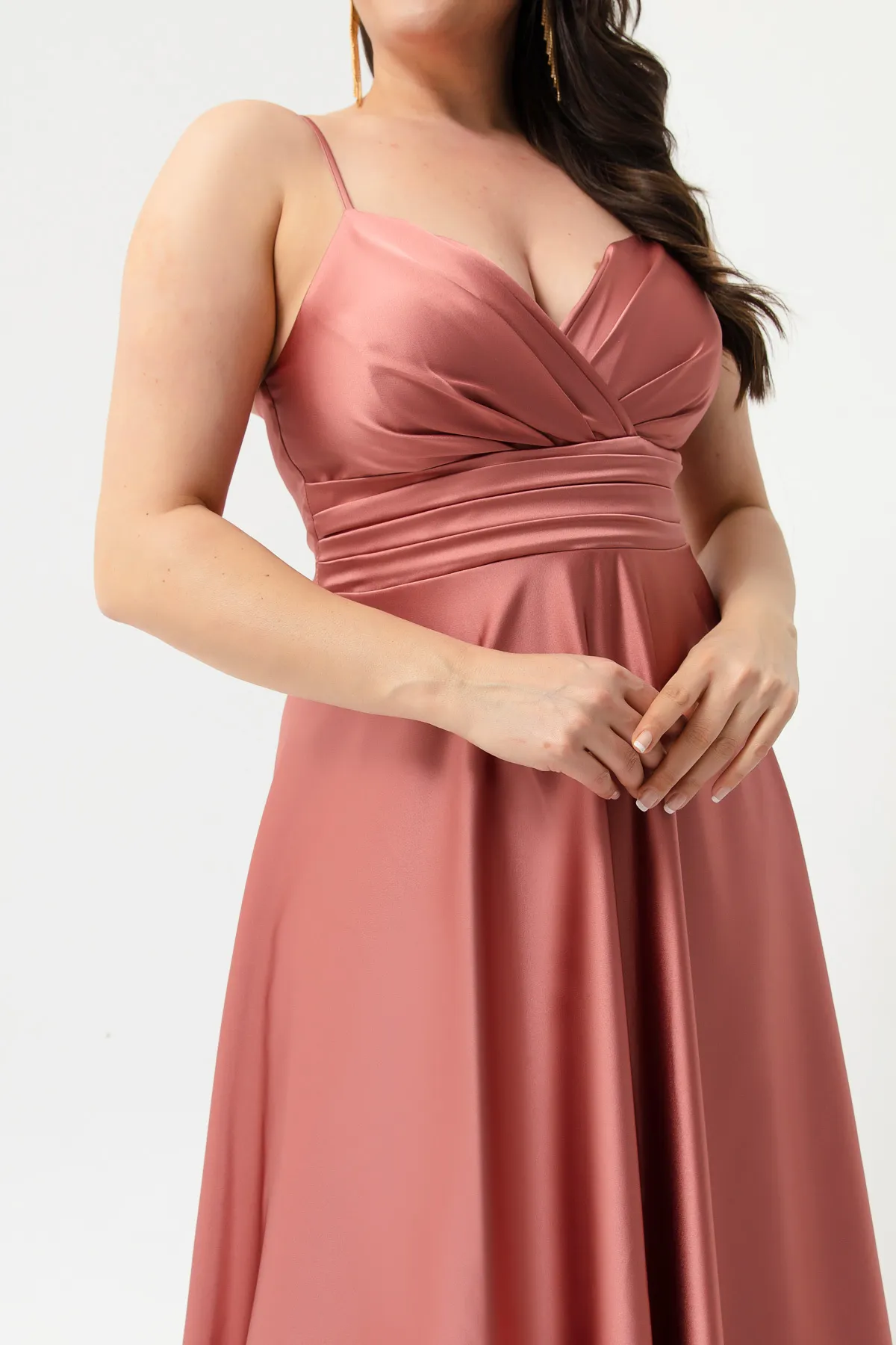 Lafaba  Langes Abendkleid und Abschlusskleid aus Satin für Damen in Lachsfarben mit Seilriemen in Übergröße