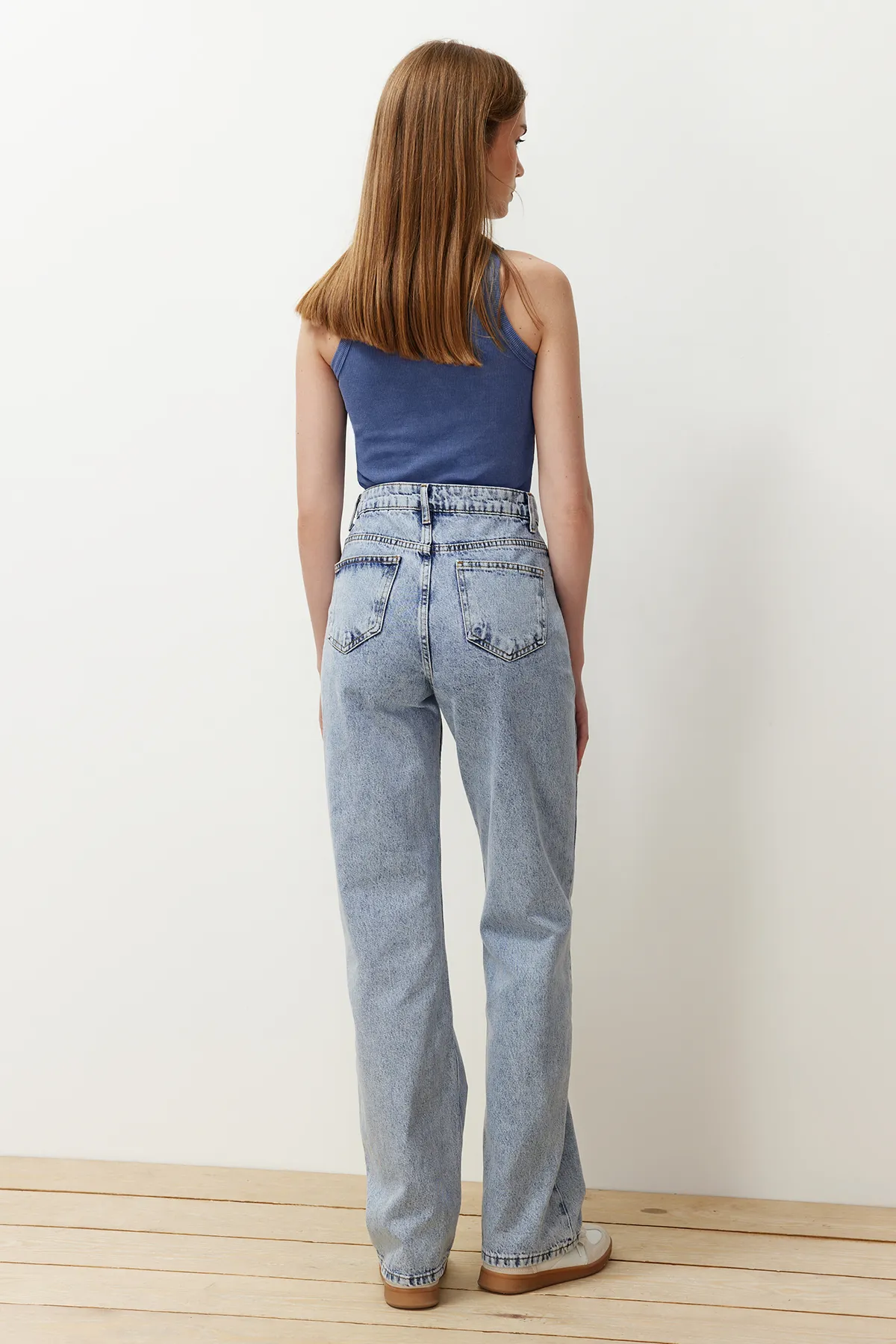 Trendyol Collection  Blaue Jeans mit hoher Taille und weitem Bein TWOAW22JE0249