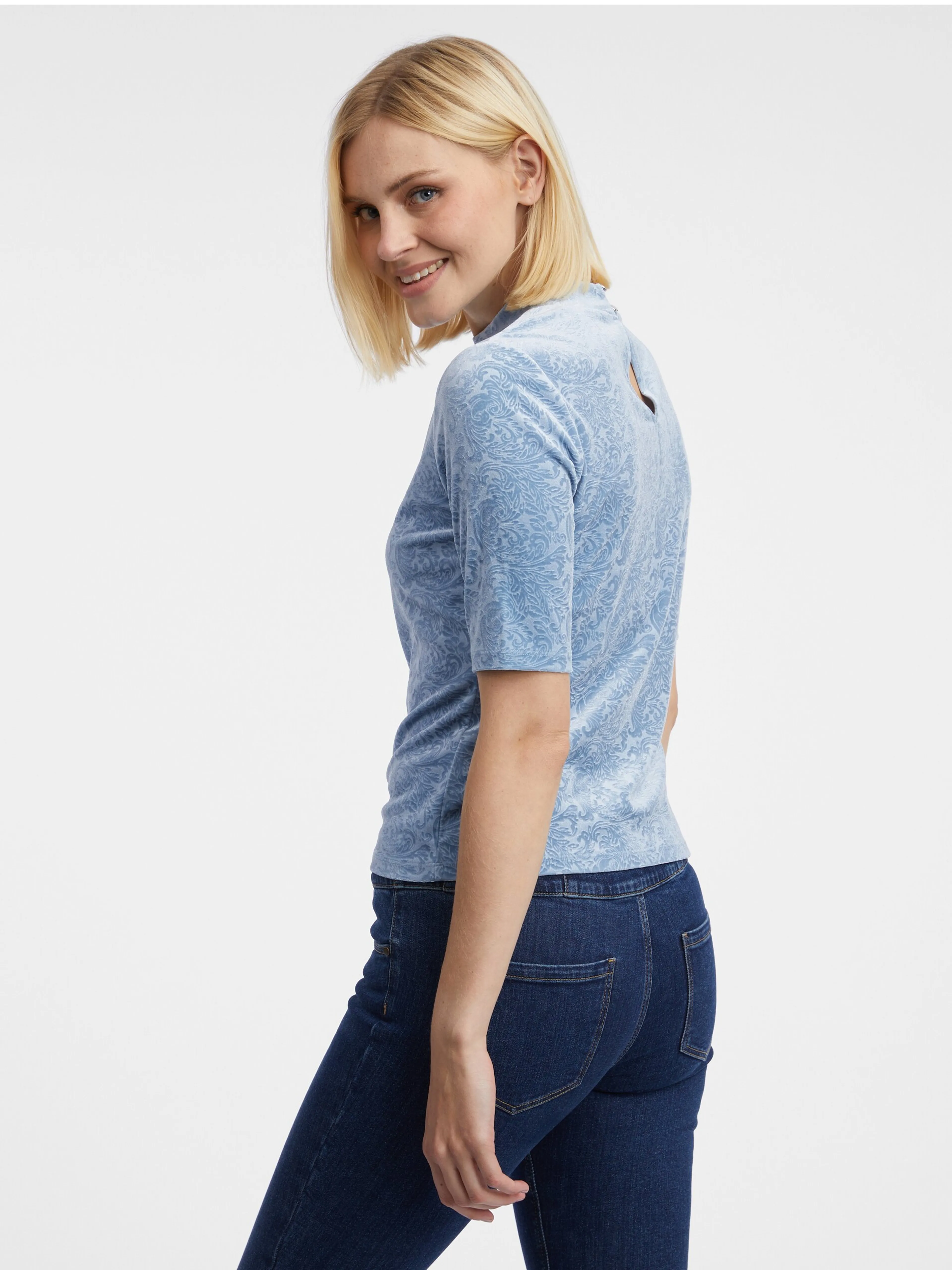 Hellblaues gemustertes Damen-Top aus Samt ORSAY
