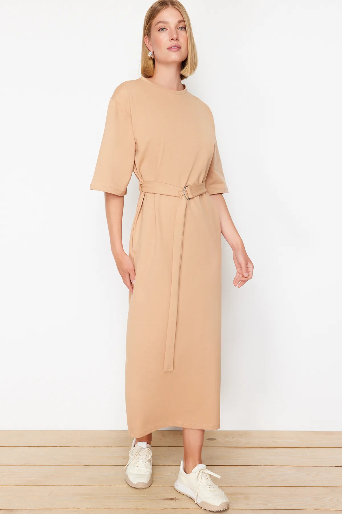 Trendyol Modest  Beiges ungefüttertes, schlichtes 2-fädiges Hijab-Kleid aus Strick TCTSS24EB00108