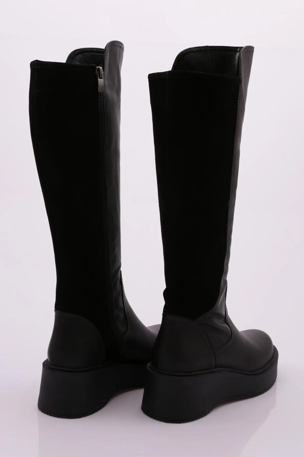 DGN  Schwarze kniehohe Stiefel aus Napa-Leder – dicke Sohle und Reißverschluss
