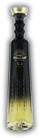 Volcan De Mi Tierra X. A. Extra Anejo Tequila Volcan De Mi Tierra X. A. Extra Anejo Tequila Ein seltenes Ultra-Premium Produkt in einer raffinierten handgefertigten Flasche. 0,7	 Liter - Vol 40%