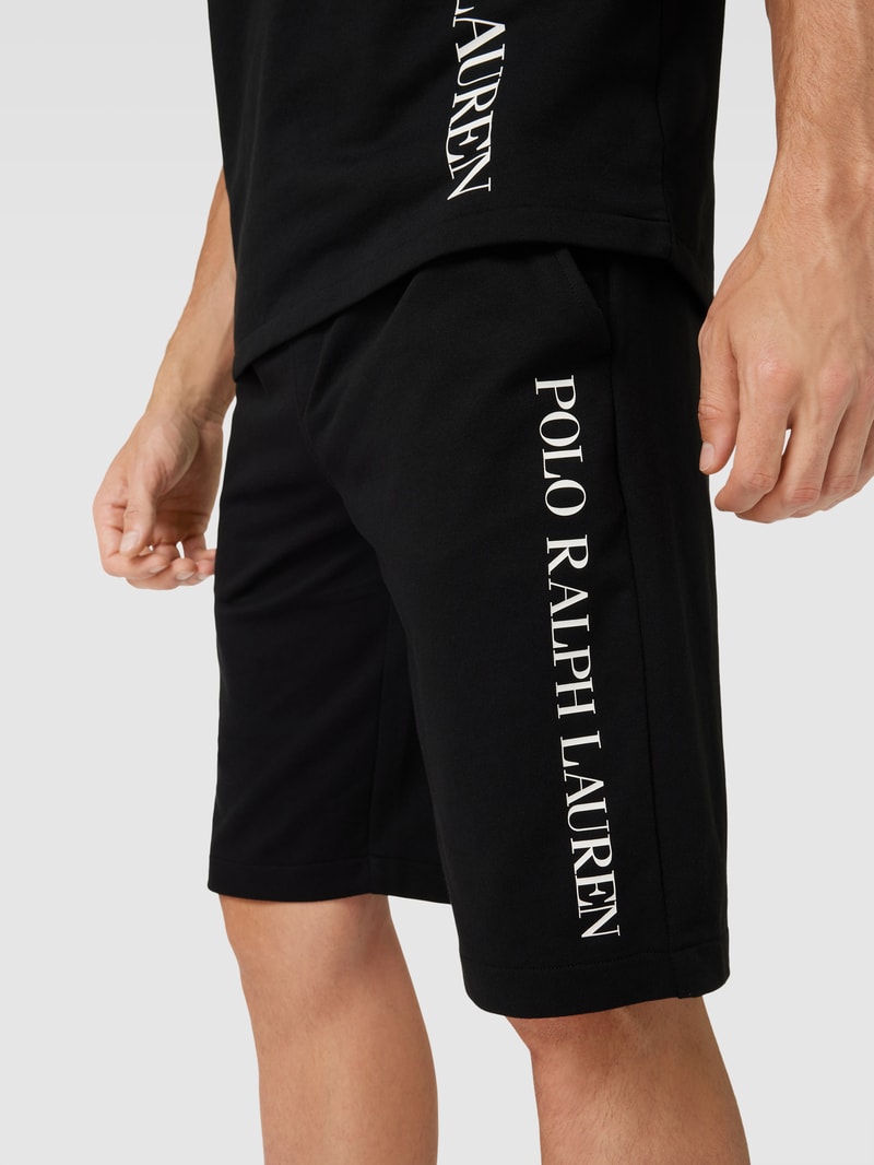 Slim Fit Sweatshorts mit Label-Print Modell 'LOOPBACK' in schwarz
