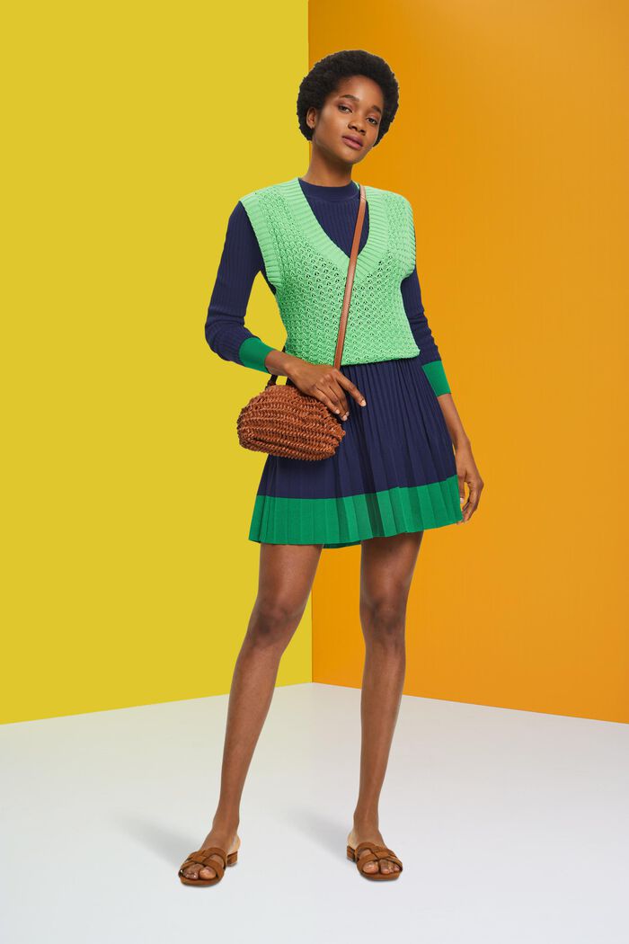 Plissiertes Langarm-Minikleid mit Rundhals