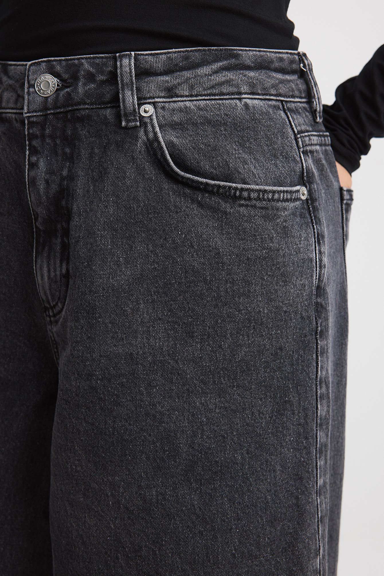 Jeans mit sehr weiten Beinen