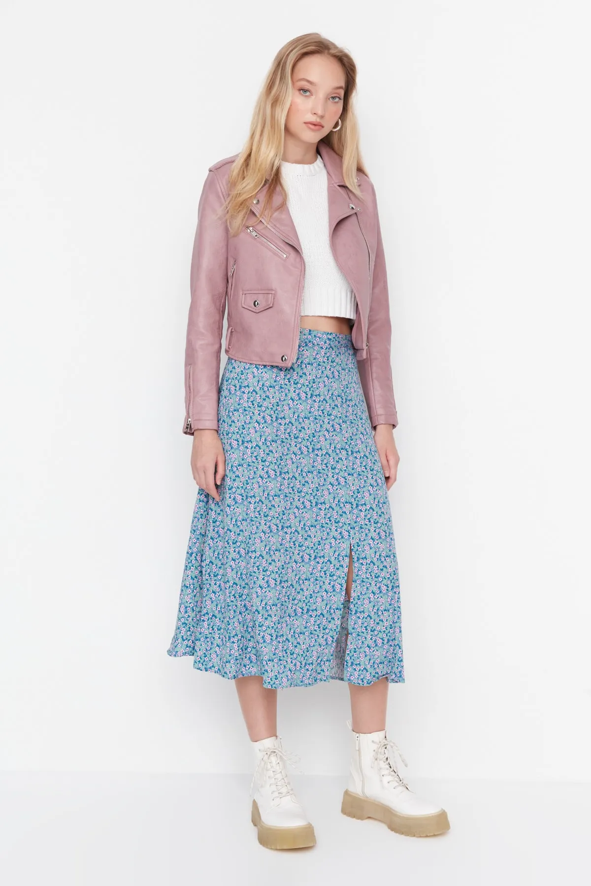 Trendyol Collection  Blauer, gewebter Midi-Rock aus Viskosestoff mit detailliertem Blumenmuster und Schlitz TWOSS20ET0230