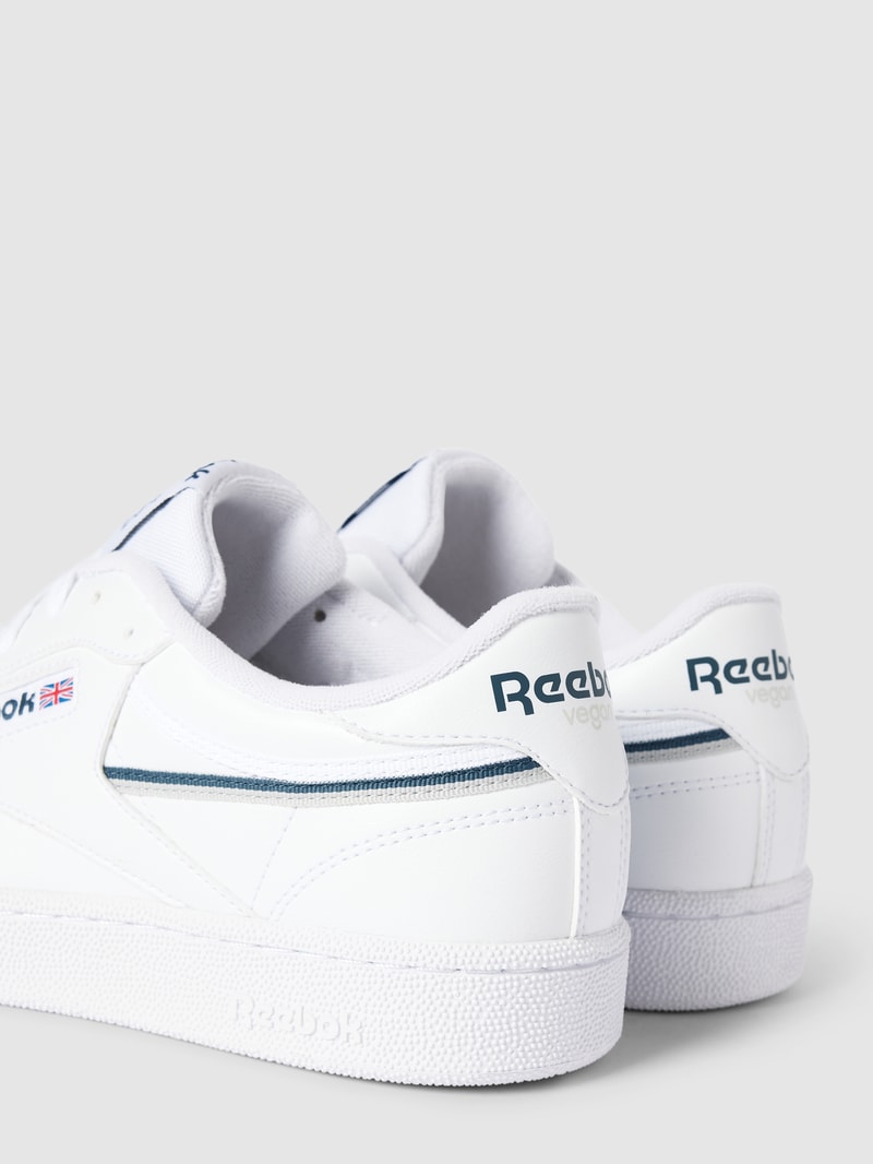 Sneaker mit Label-Detail in weiß