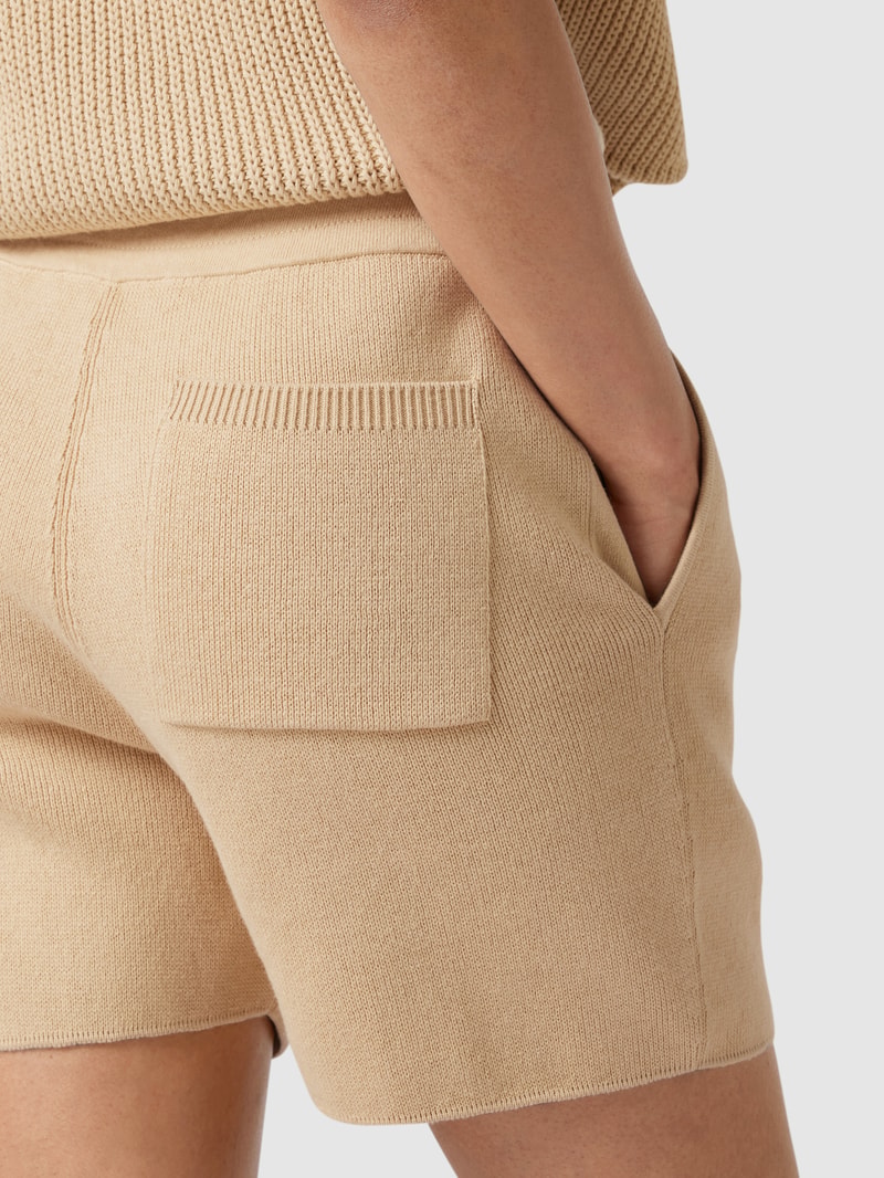 Shorts in Strick-Optik in sand
