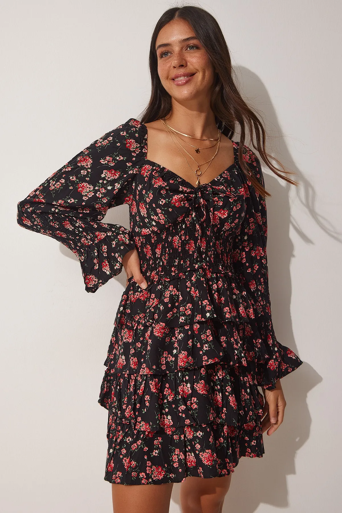 Happiness İstanbul  Schwarzes geblümtes Katkat-Rüschen-Mini-Sommerkleid für Damen FN02947