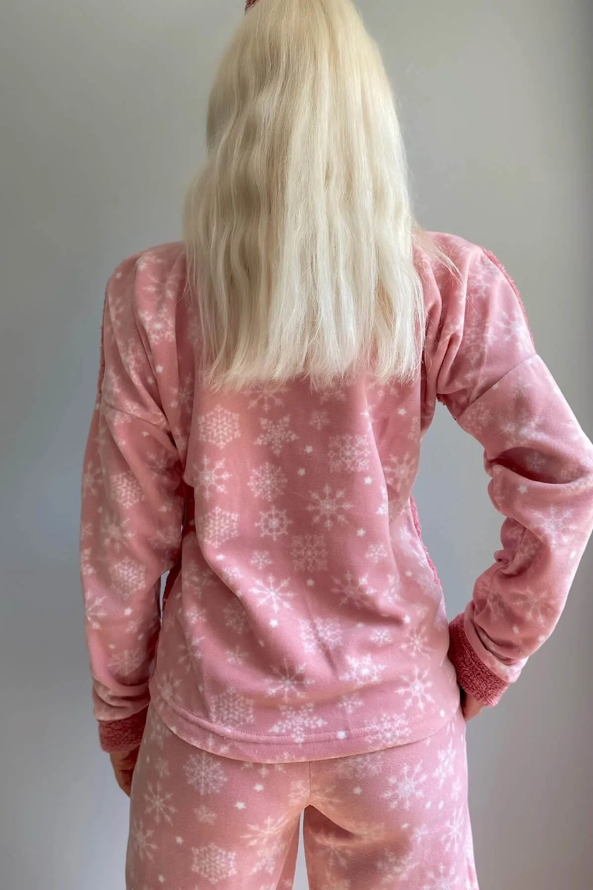 Pijamaevi  Damen-Pyjama-Set aus Plüsch mit Schneeflockenmuster