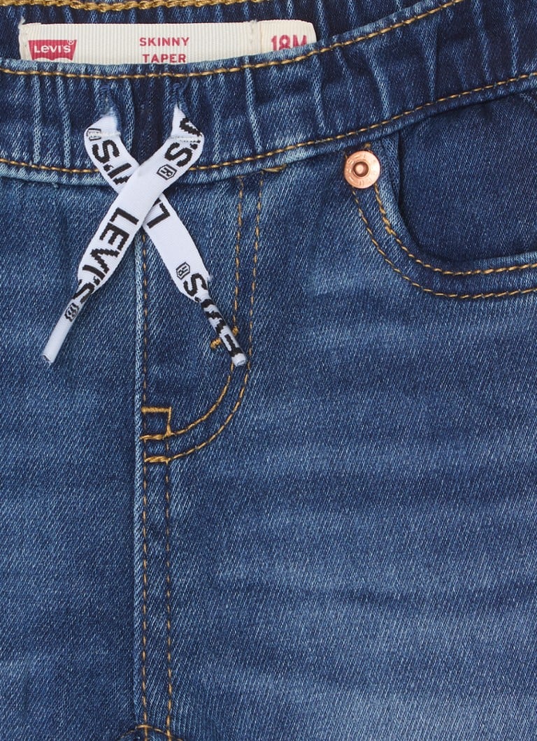 Calça jeans skinny Levi's em lavagem média