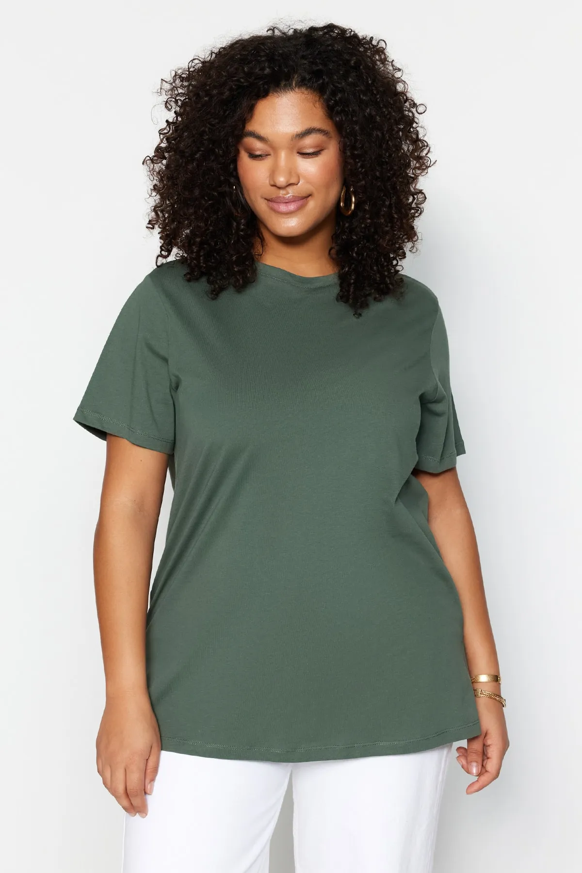 Trendyol Curve  Dunkles Mintgrünes Boyfriend-Strick-T-Shirt mit Rundhalsausschnitt und Schlitz TBBSS22BF0031