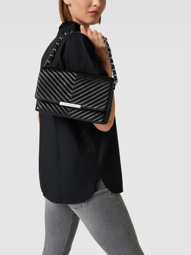 Umhängetasche mit Label-Detail Modell 'IRIS' in schwarz