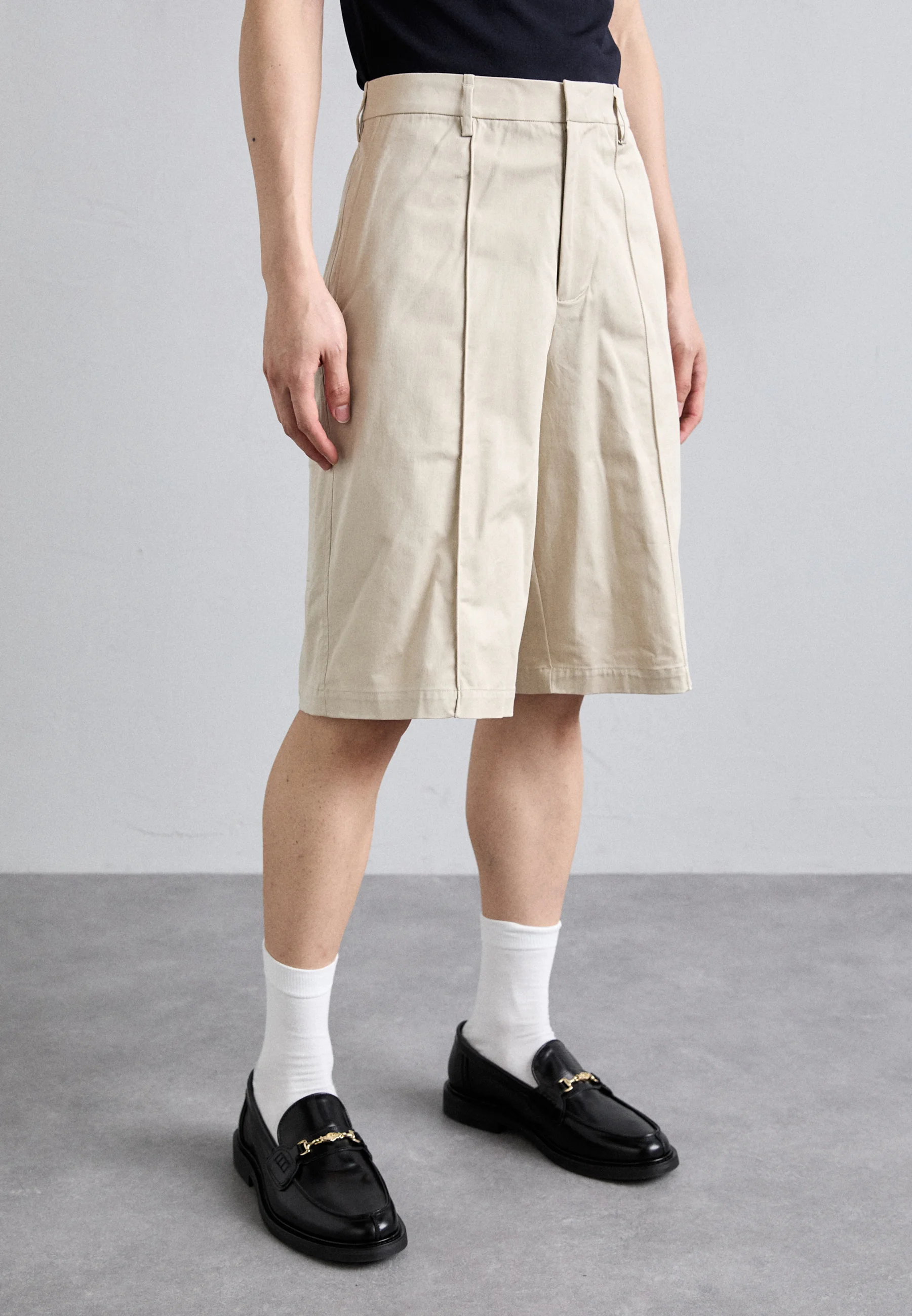 Pantalones rectos con bolsillos de Neil Barrett - Shorts