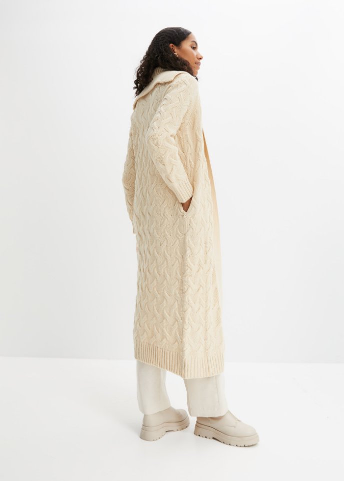 Strickmantel aus Zopfstrick