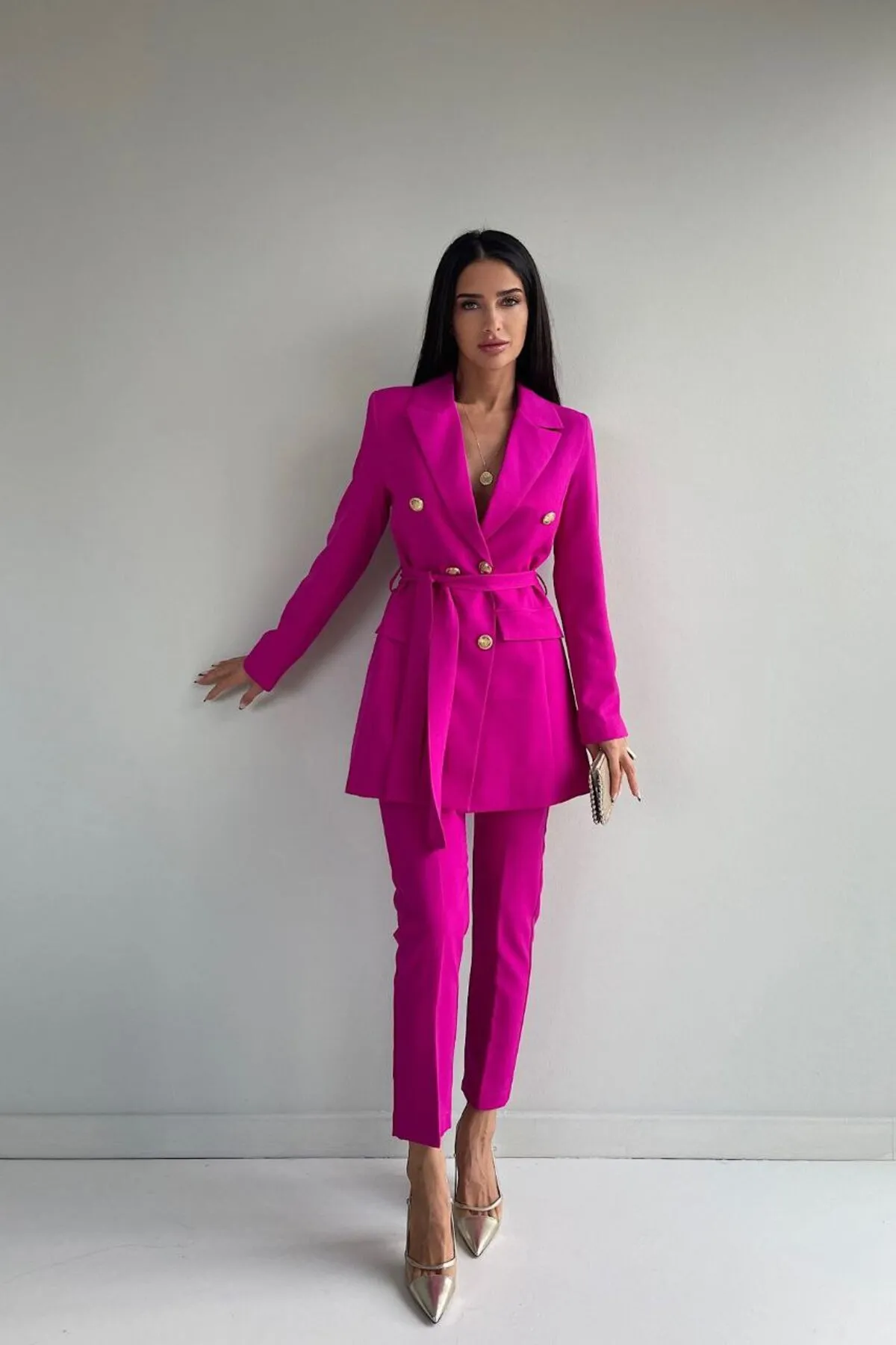 SONREİR  Knopfdetail zum Binden von Jacke und Hose