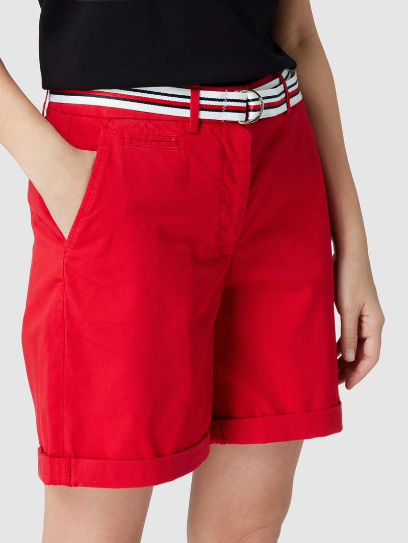 Bermudashorts mit seitlichen Eingrifftaschen in rot