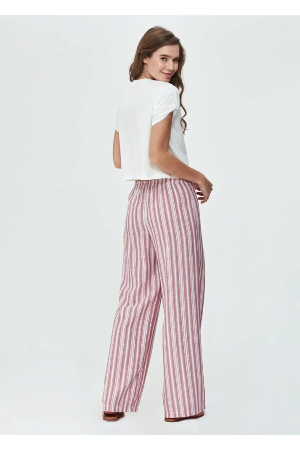 Dagi  Rot gestreifte, gewebte Damenhose mit Knopfdetail und weitem Bein