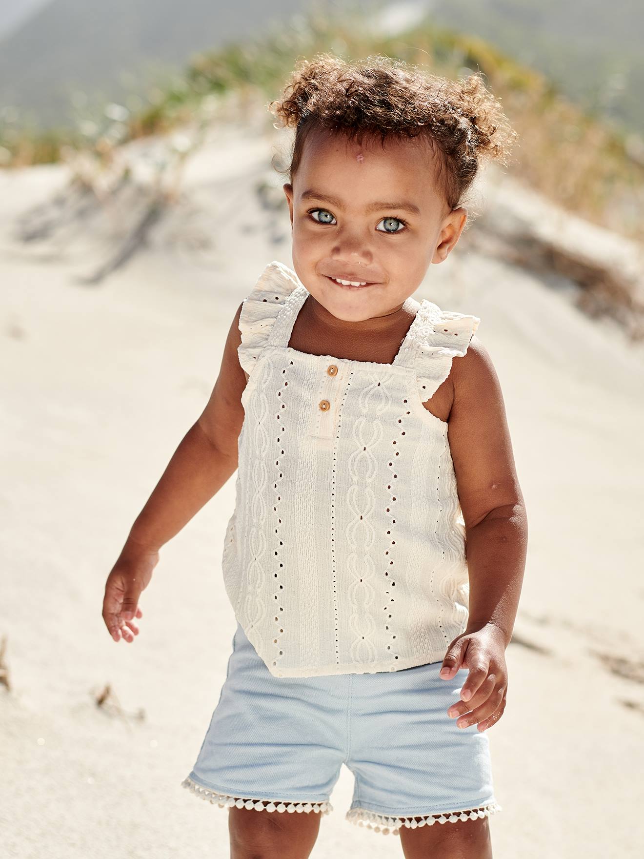 Short bébé finition pompons bleu ciel