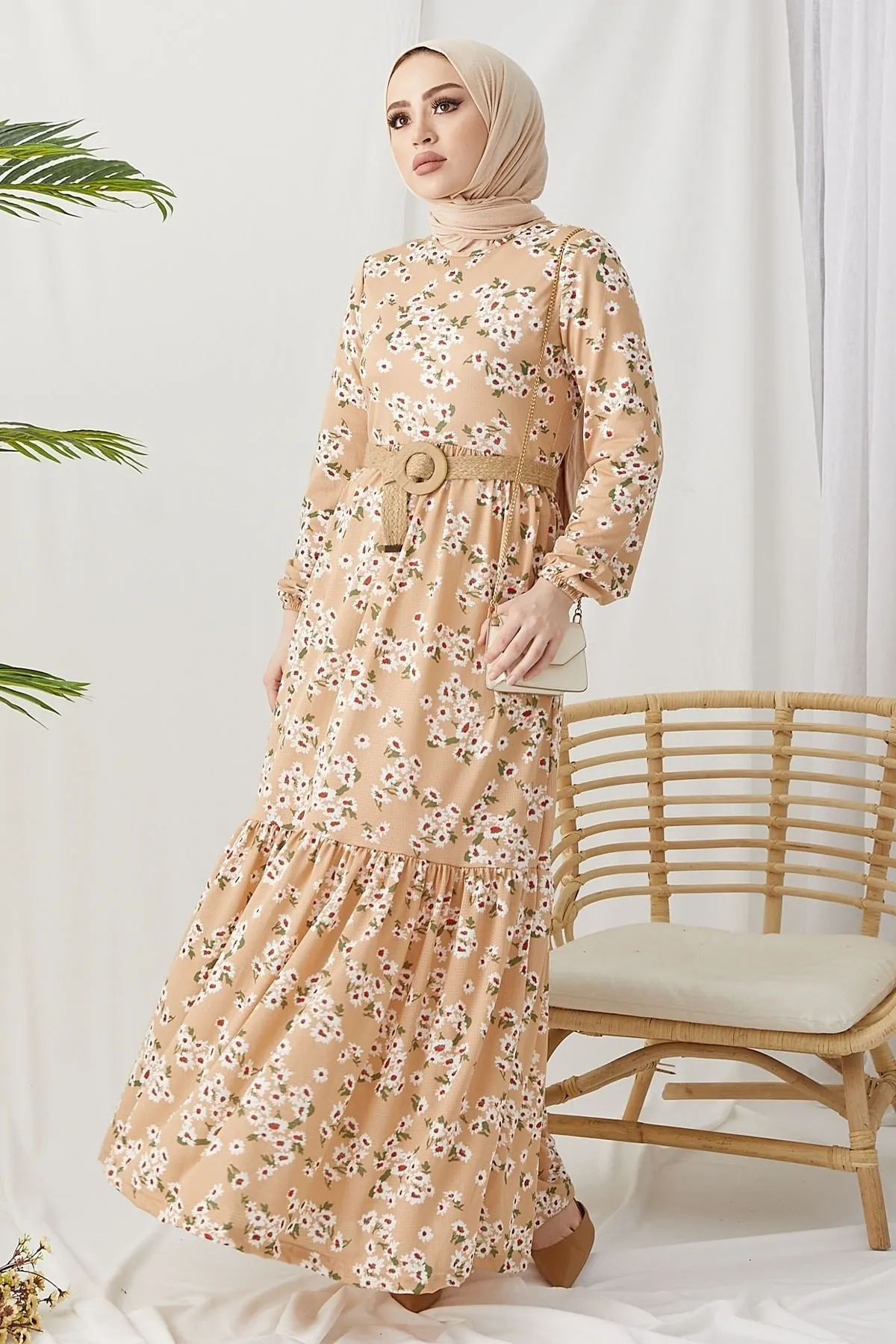InStyle  Lesa Blumenkleid mit Strohgürtel – Beige