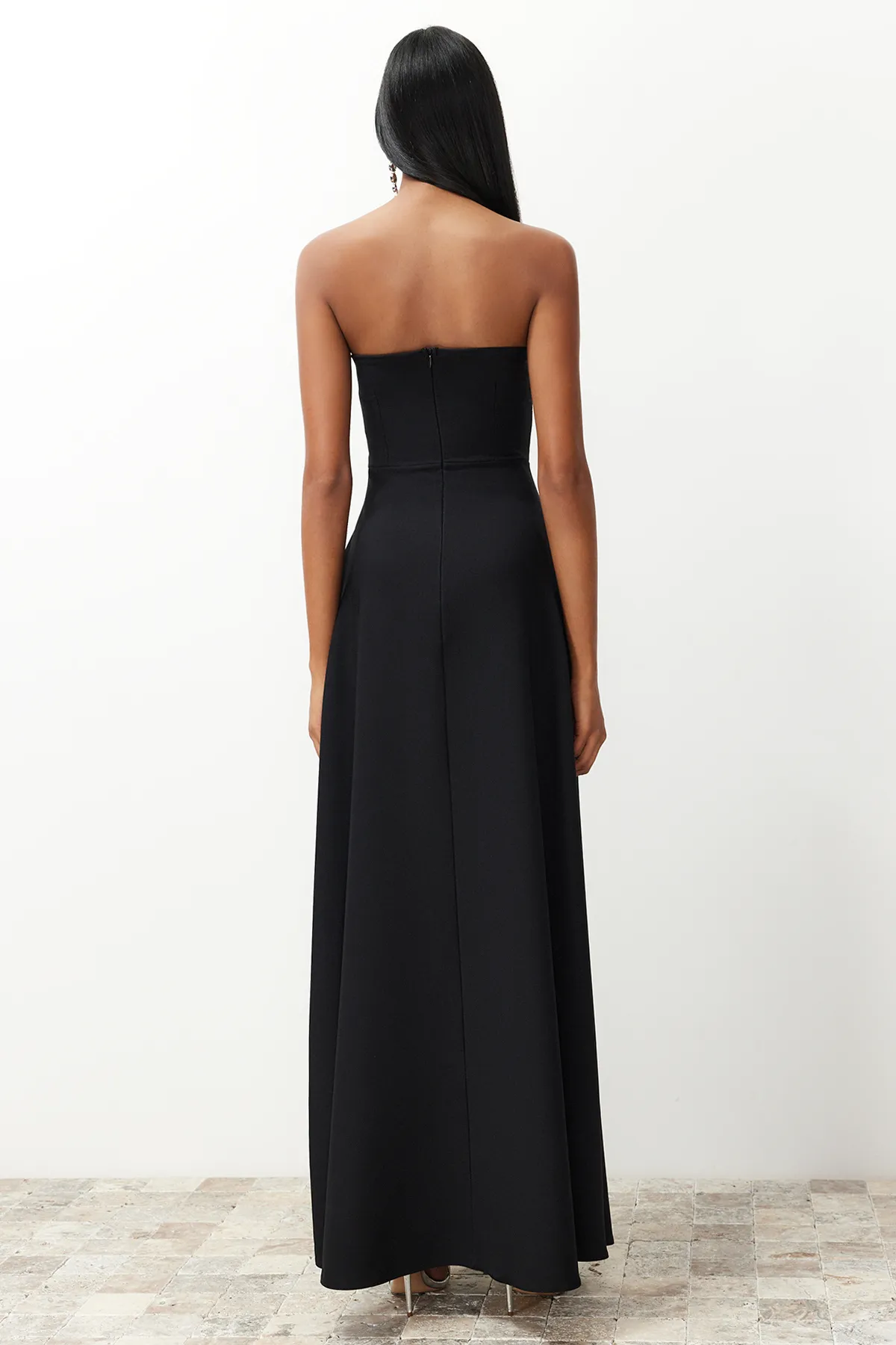 Trendyol Collection  Schwarzes, geknöpftes, langes Abendkleid aus Webstoff TPRSS24AE00095