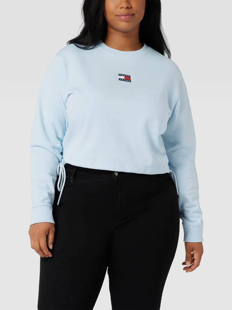 PLUS SIZE Sweatshirt mit Label-Patch Modell 'Badge' in hellblau