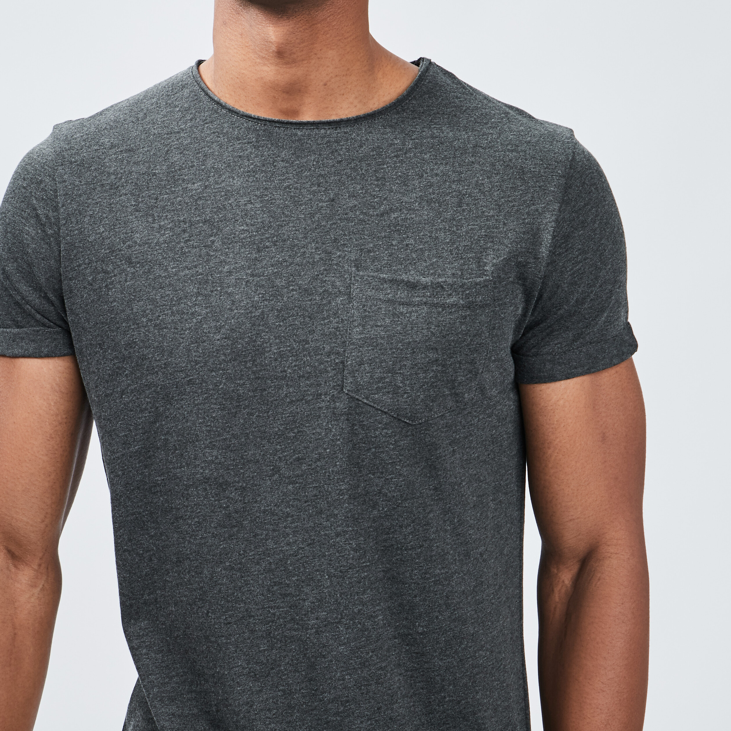 T-shirt col rond avec poche plaquée gris foncé homme | La Halle