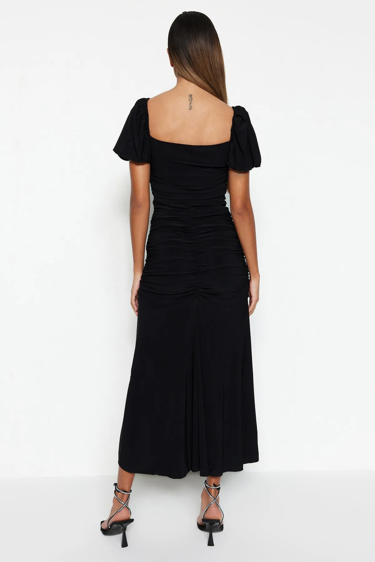 Trendyol Collection  Schwarzes, tailliertes, stilvolles Abendkleid mit gestricktem Sling TPRSS23EL00084