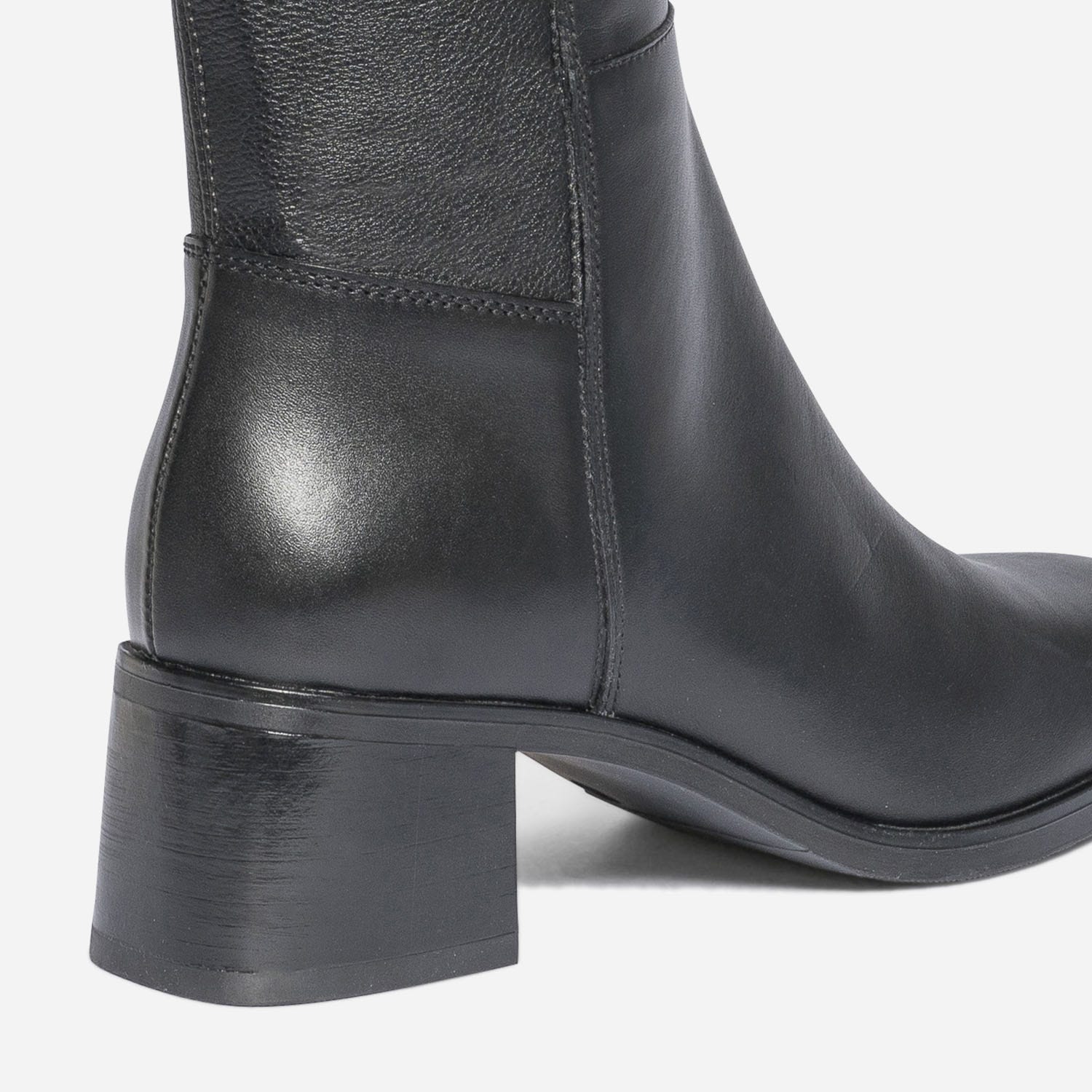 Botte noire bi matière