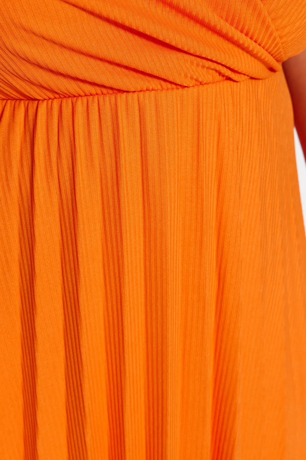 Trendyol Curve  Orangefarbenes zweireihiges Strickkleid mit Kragen und Trägern TBSSS22EL1565
