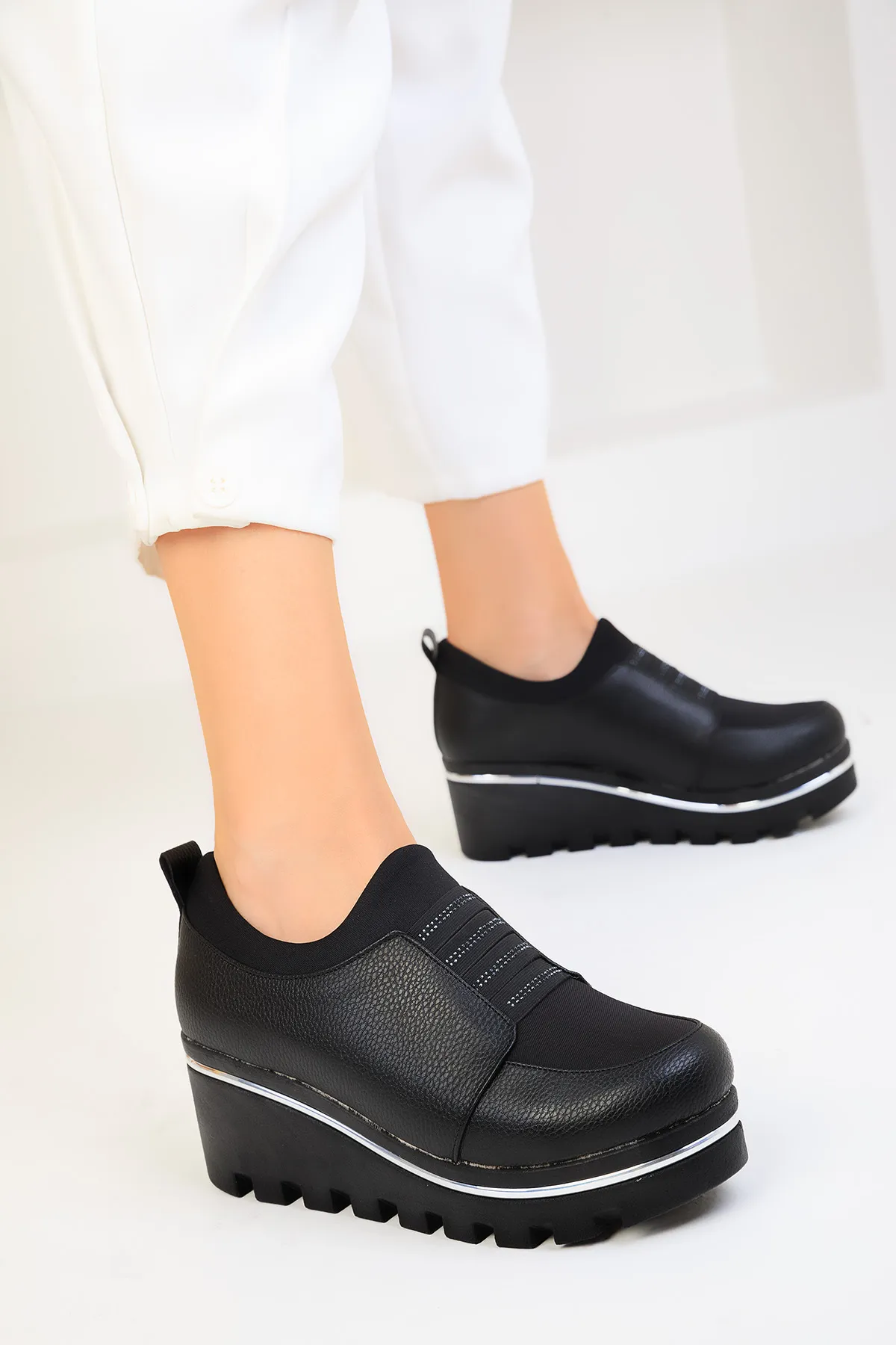 SOHO  Schwarze Freizeitschuhe für Damen 18616