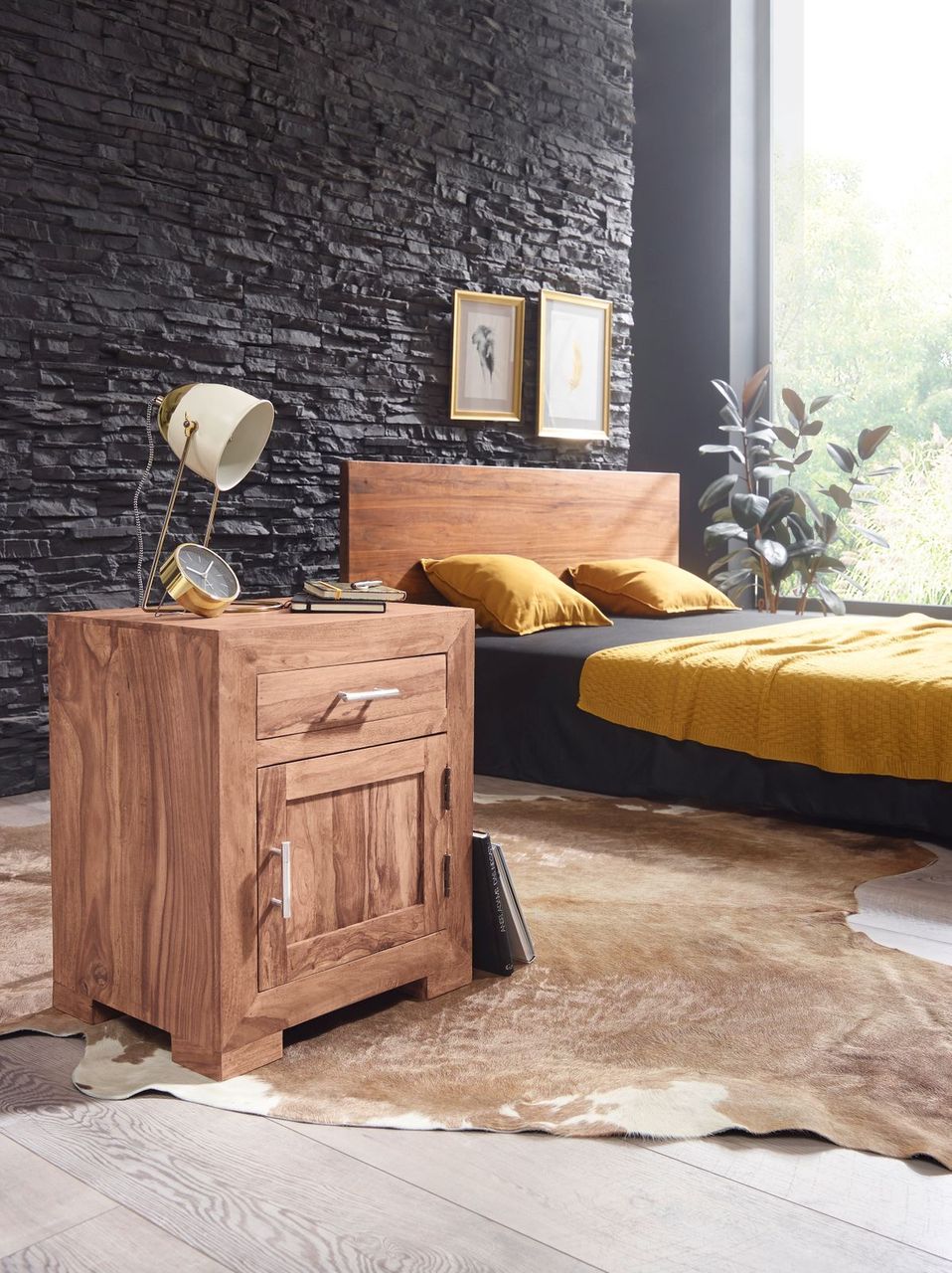 Wohnling Nachttisch Massivholz Akazie Design Nachtkommode 60 cm mit Schublade und Tür Nachtschrank für Boxspringbett